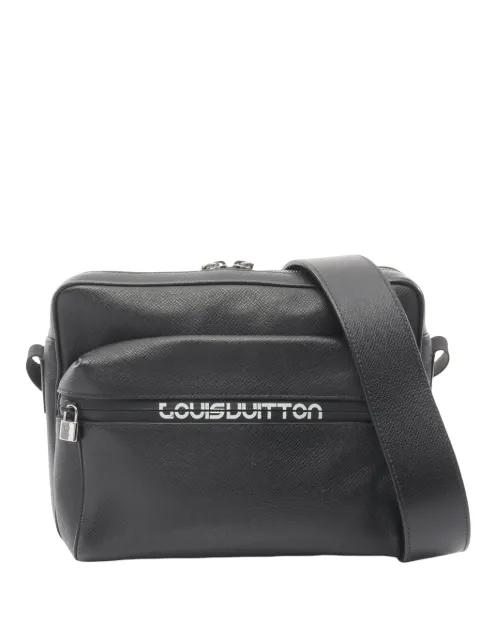 2017 Taiga Outdoor Messenger PM crossbody bag by LOUIS VUITTON 