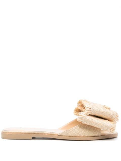 Le Cadeau slides by MACH AND MACH