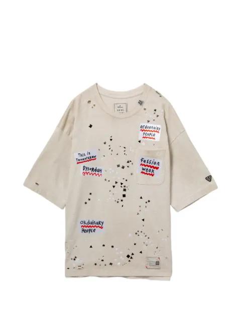 embellished-sticker T-shirt by MAISON MIHARA YASUHIRO