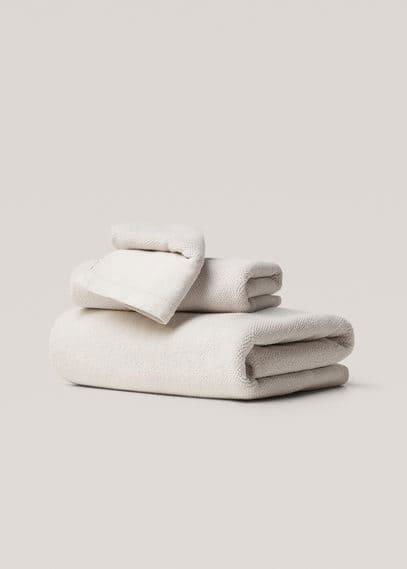 Textured 100% cotton face towel 1181x1969 in beige by MANGO HOME