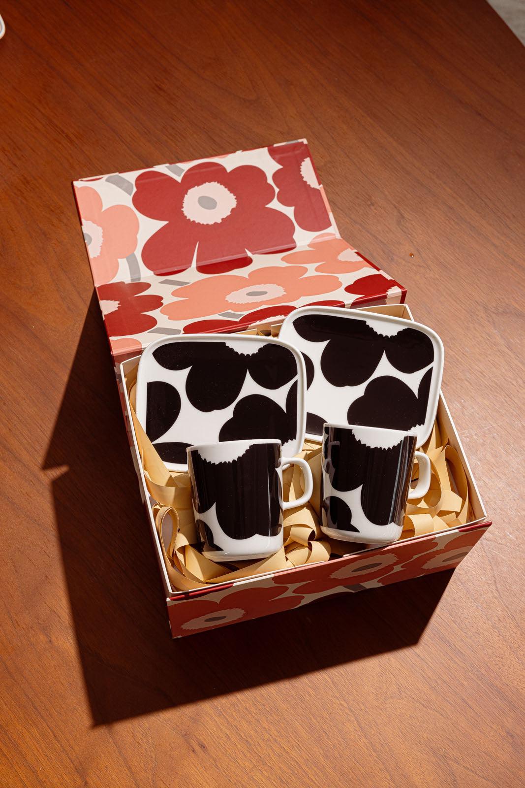 2024 Holiday Special Gift Box - Hong Kong Exclusive (Unikko Plate and Unikko Mug) by MARIMEKKO