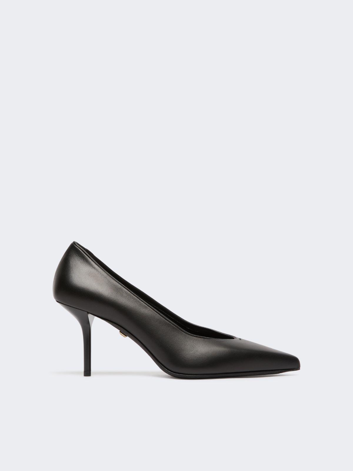 Court shoes in soft nappa leather by MAX MARA