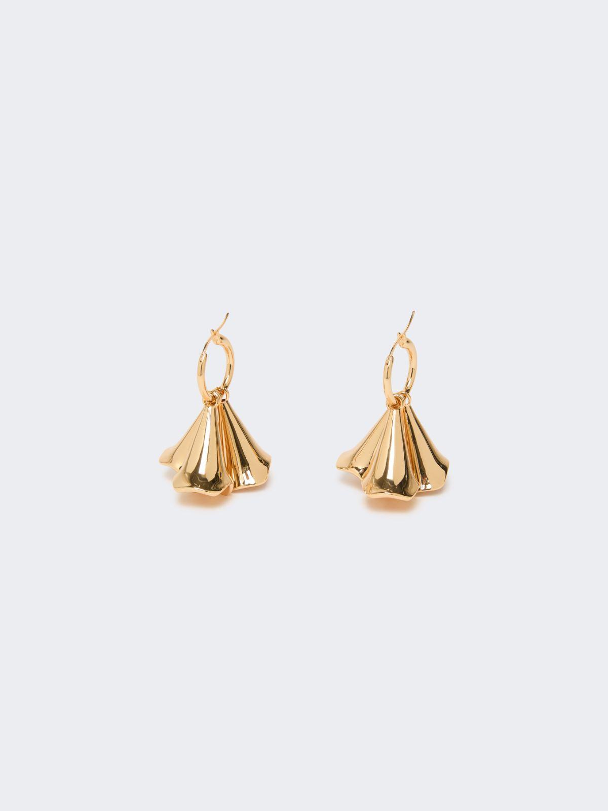 Floral pendant earrings by MAX MARA