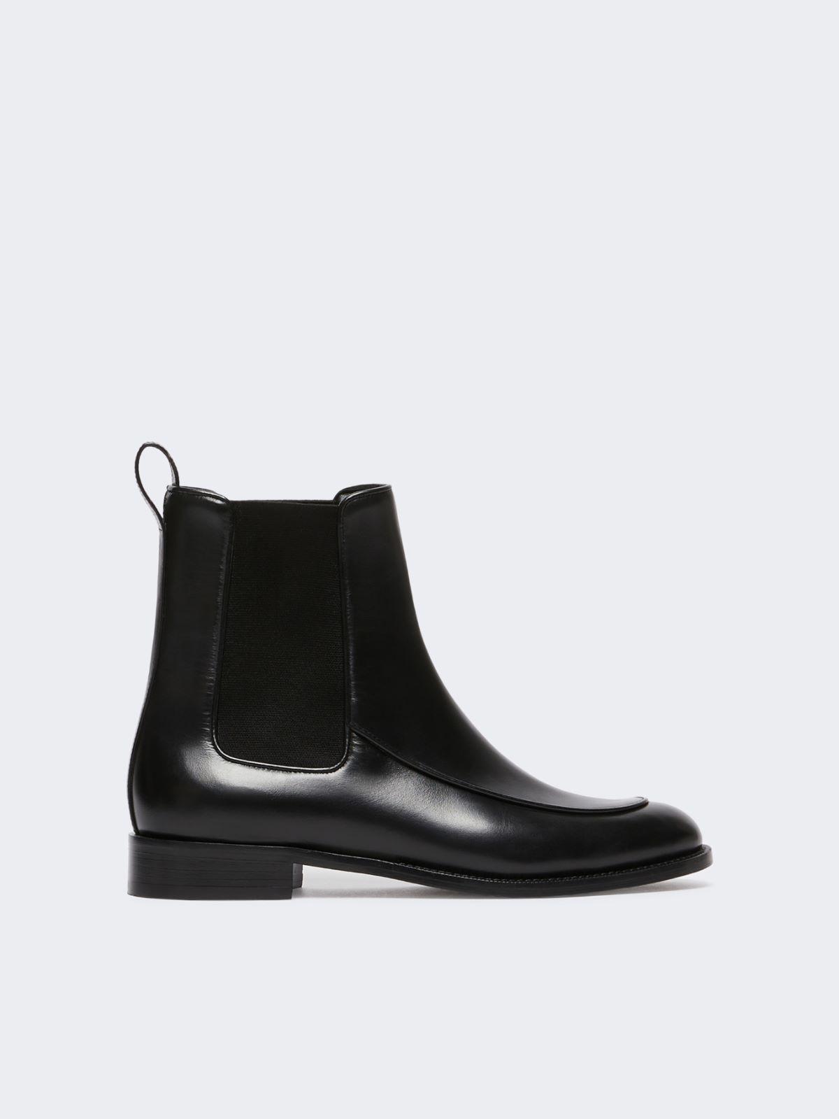 Leather Chelsea ankle boots by MAX MARA
