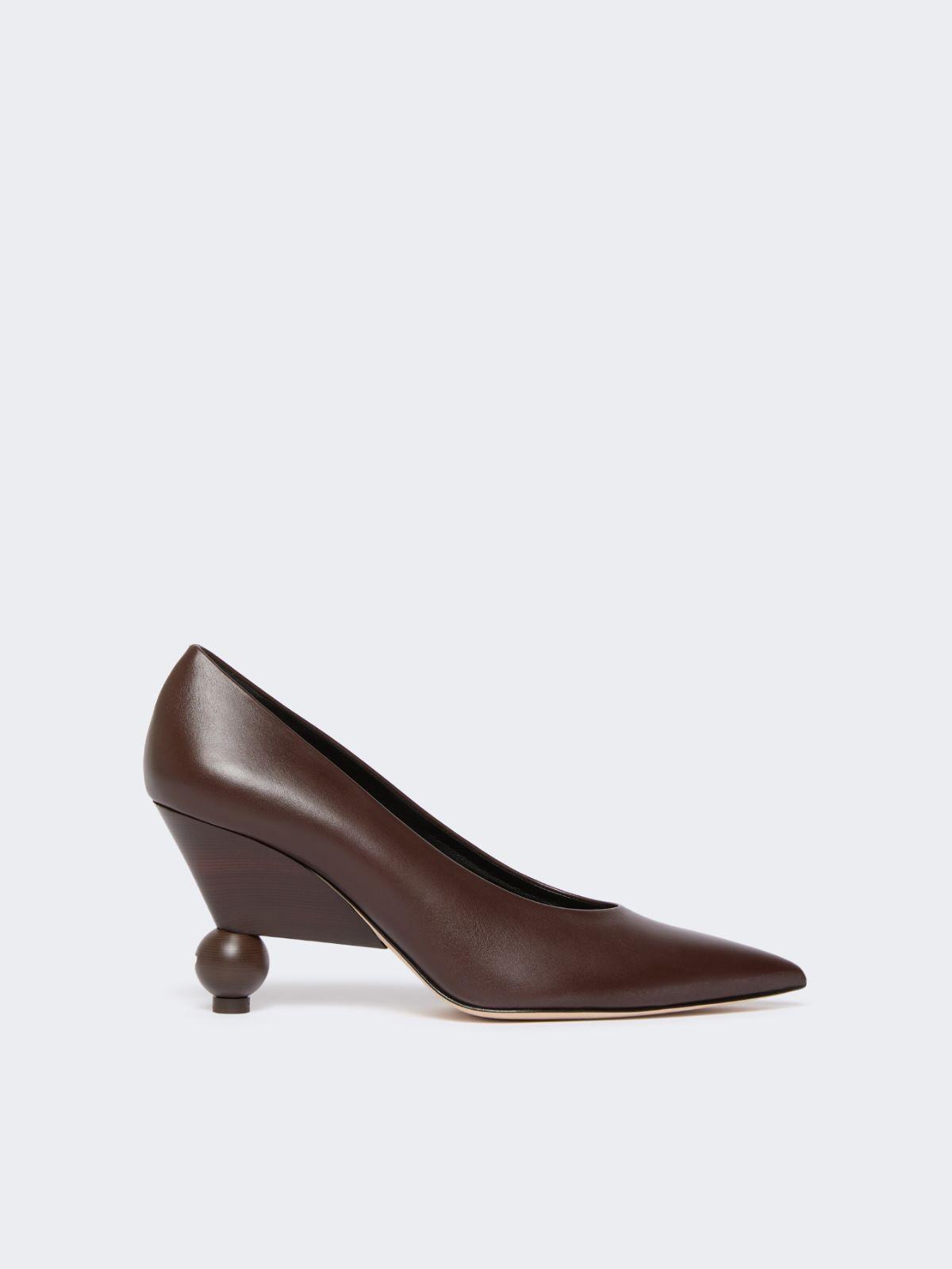 Smooth leather court shoes by MAX MARA