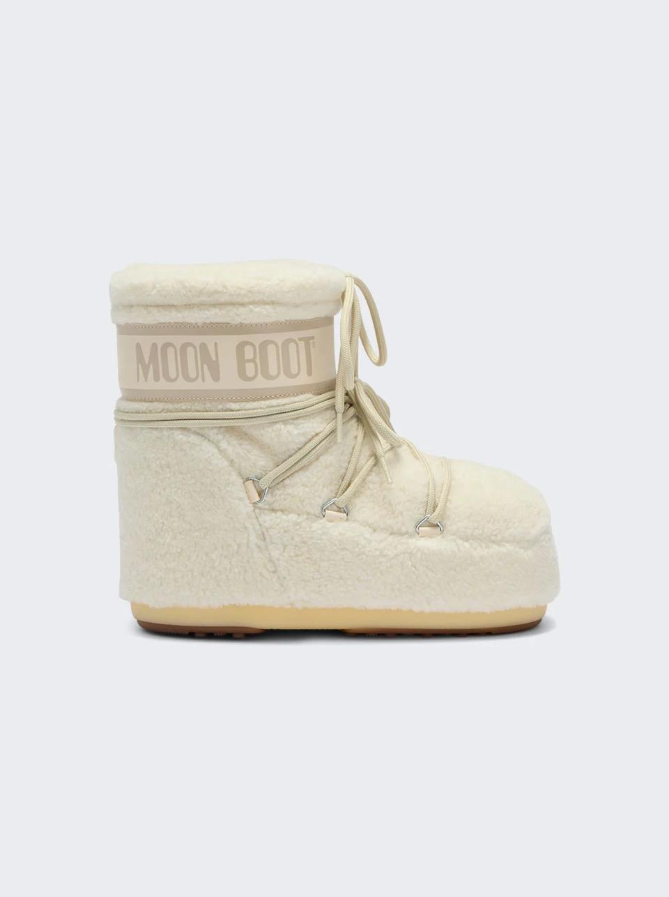 Icon Low Fleece Boots Ice White by MOON BOOT