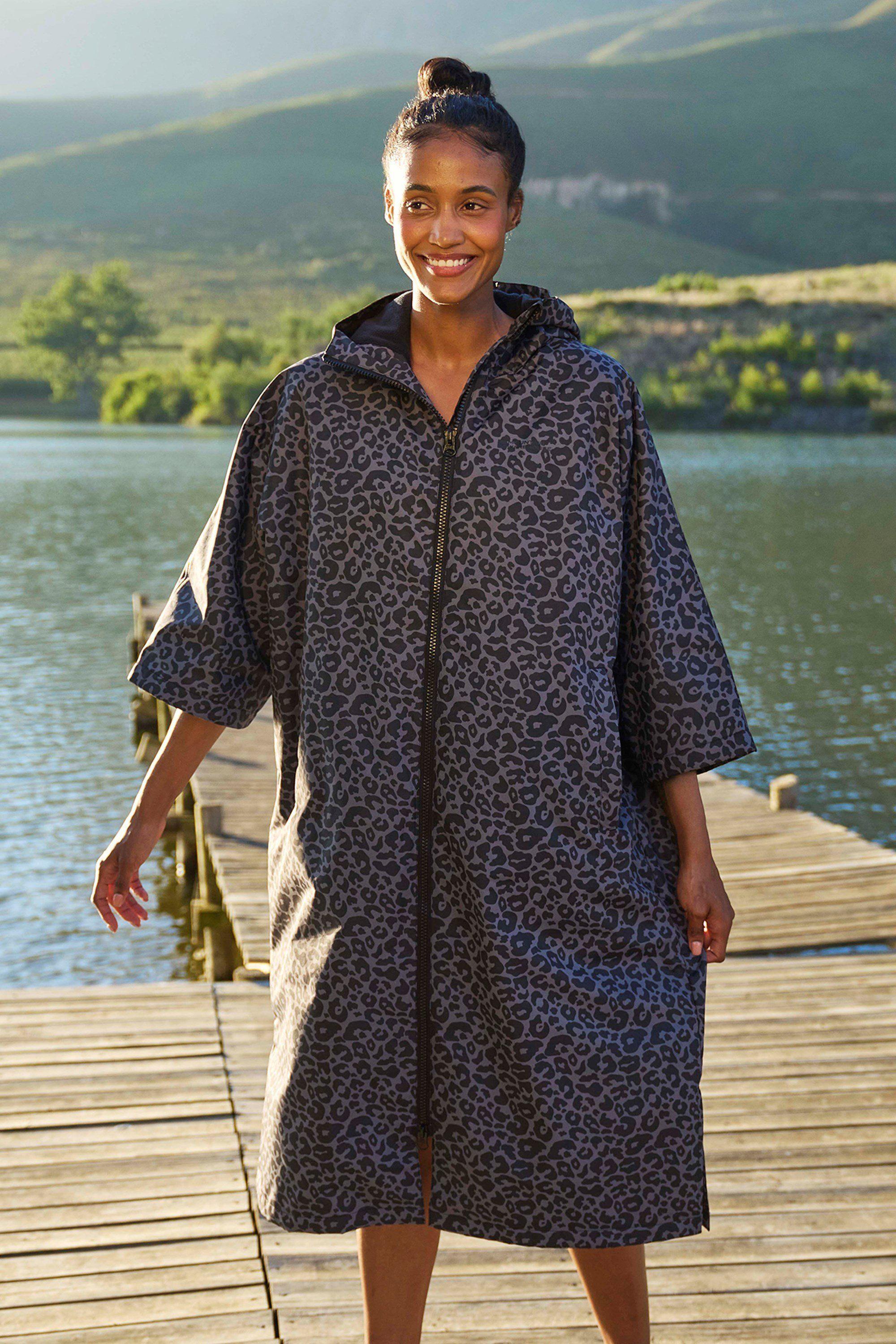 'Coastline' Water Resistant Adjustable Hood Long Length Changing Robe by MOUNTAIN WAREHOUSE 'Coastline' Water Resistant Adjustable Hood Long Length Changing Robe by MOUNTAIN WAREHOUSE