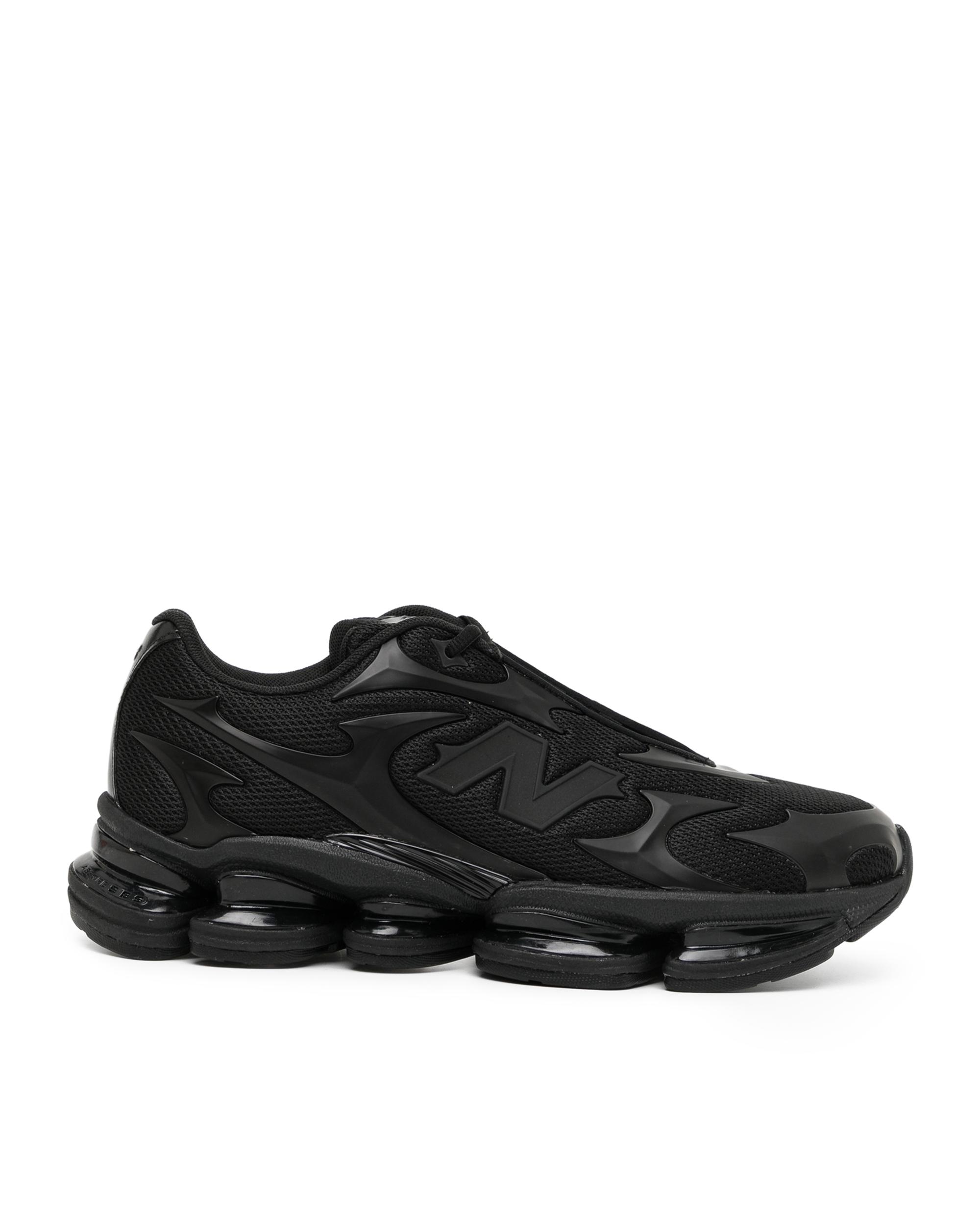 2000 sneakers by NEW BALANCE