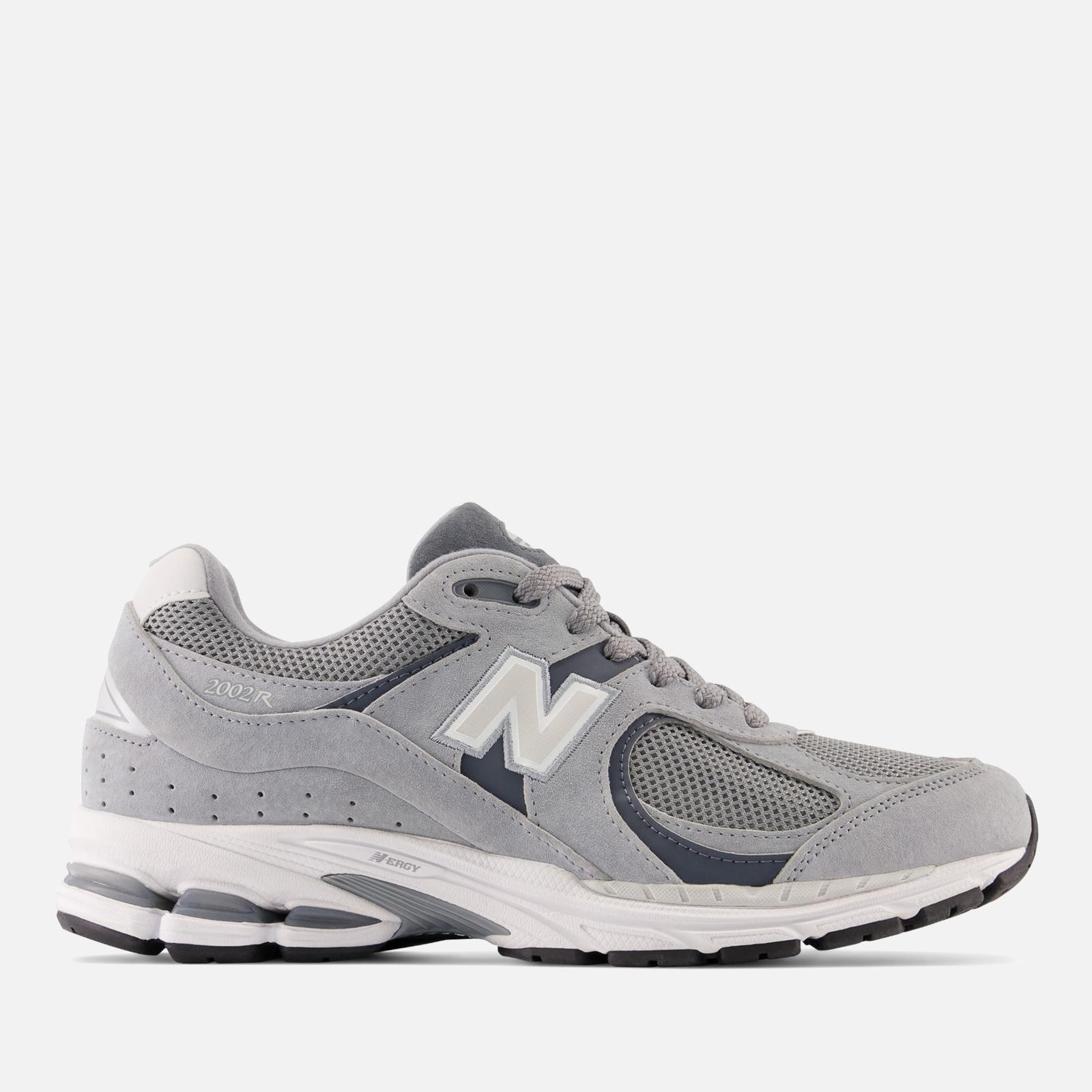 New Balance Men's 2002 Classic Mesh and Suede Trainers by NEW BALANCE