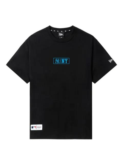 lettering-print graphic T-shirt by NEW ERA
