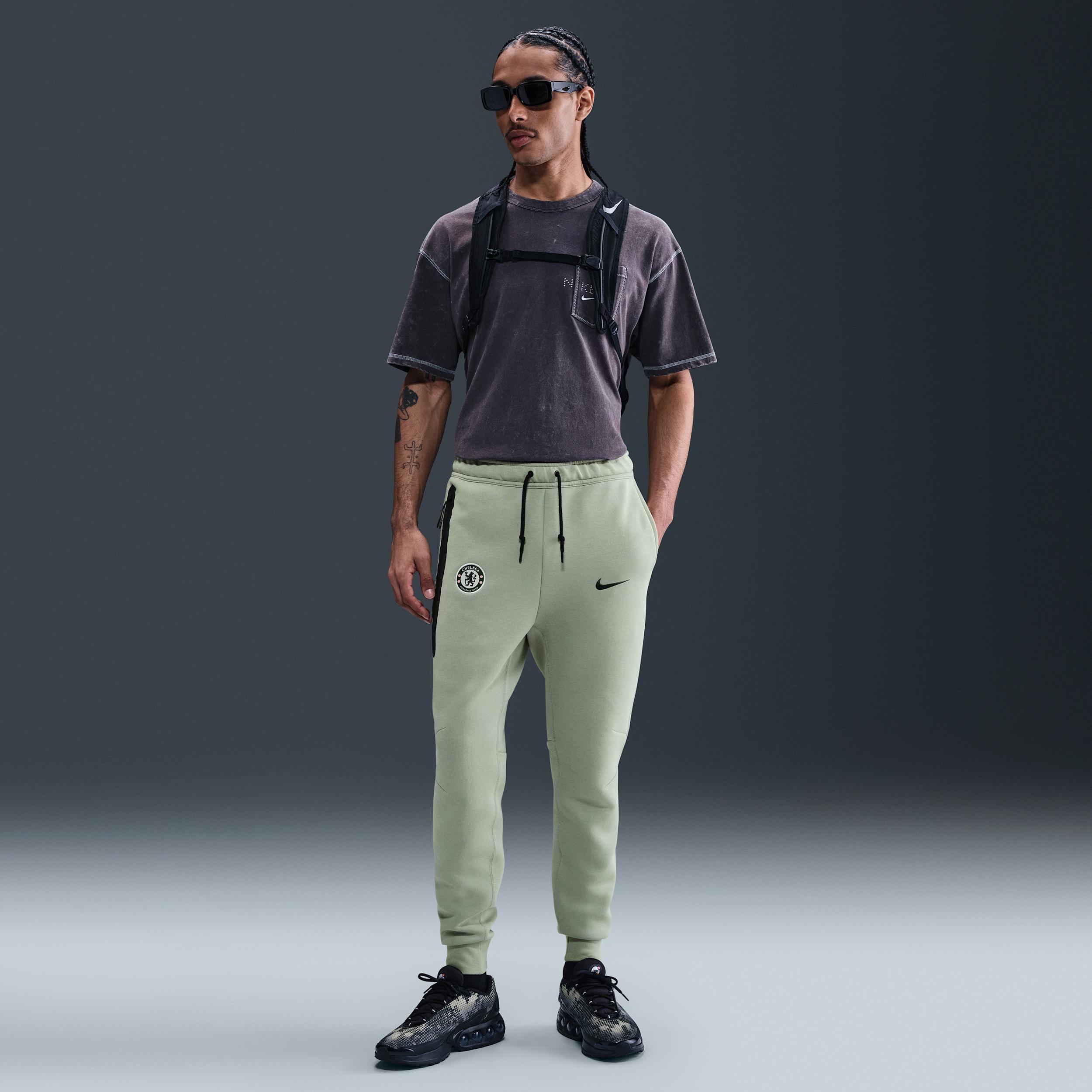 Chelsea FC Tech Nike Men's Soccer Fleece Jogger Pants by NIKE