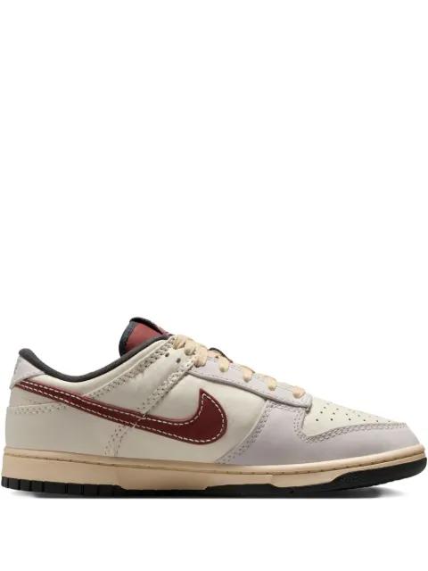 Dunk Low lace-up sneakers by NIKE