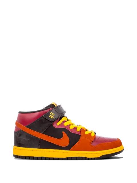 Dunk Mid Pro SB sneakers by NIKE