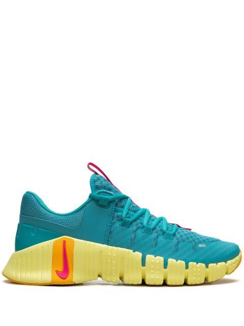 Free Metcon 5 "Dusty Cactus/Fierce Pink" sneakers by NIKE