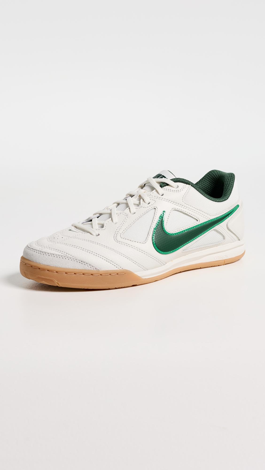 Gato Sneakers by NIKE