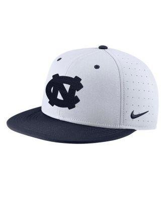 Men's White North Carolina Tar Heels Aero True Baseball Performance Fitted Hat by NIKE