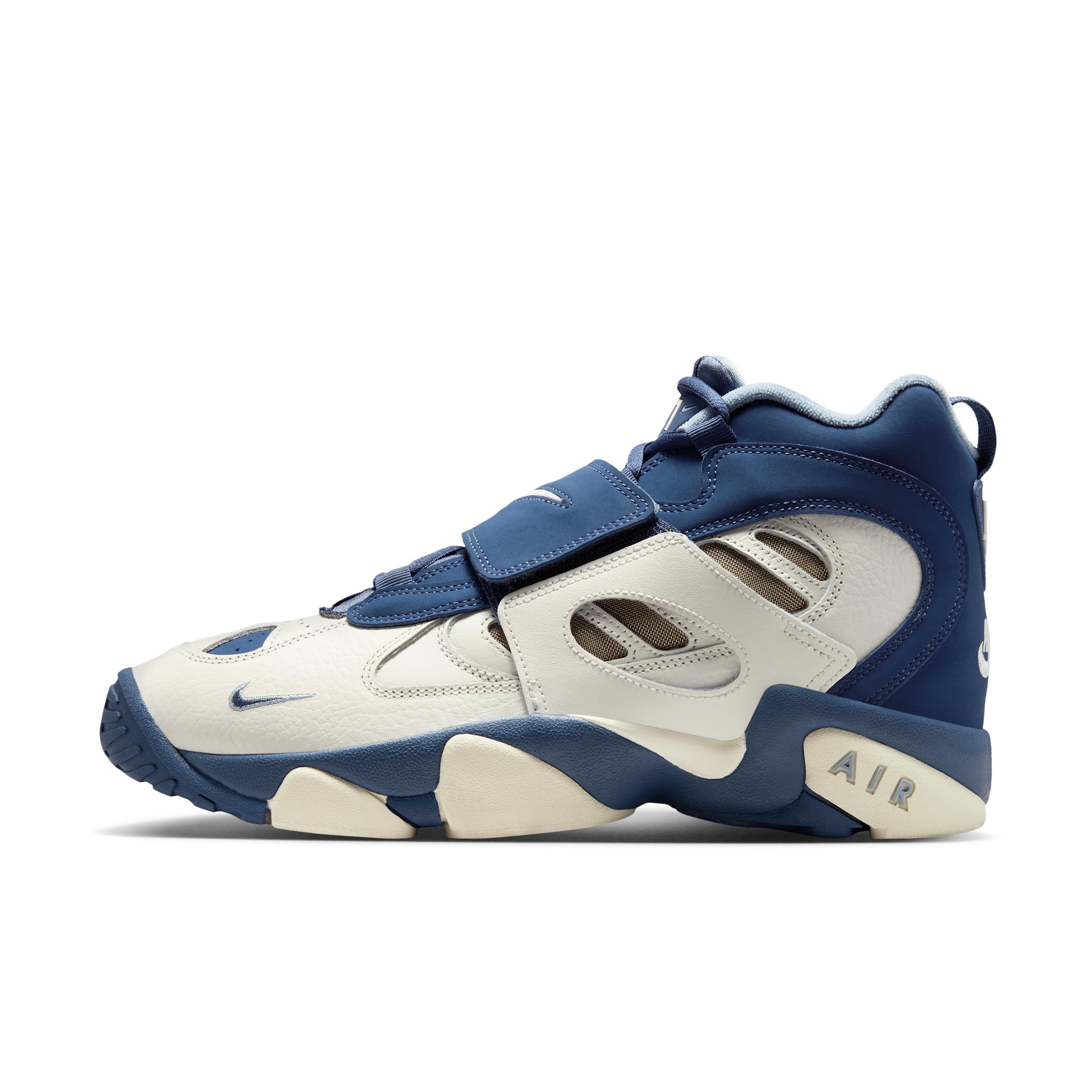 Nike Men's Air Diamond Turf II Shoes by NIKE