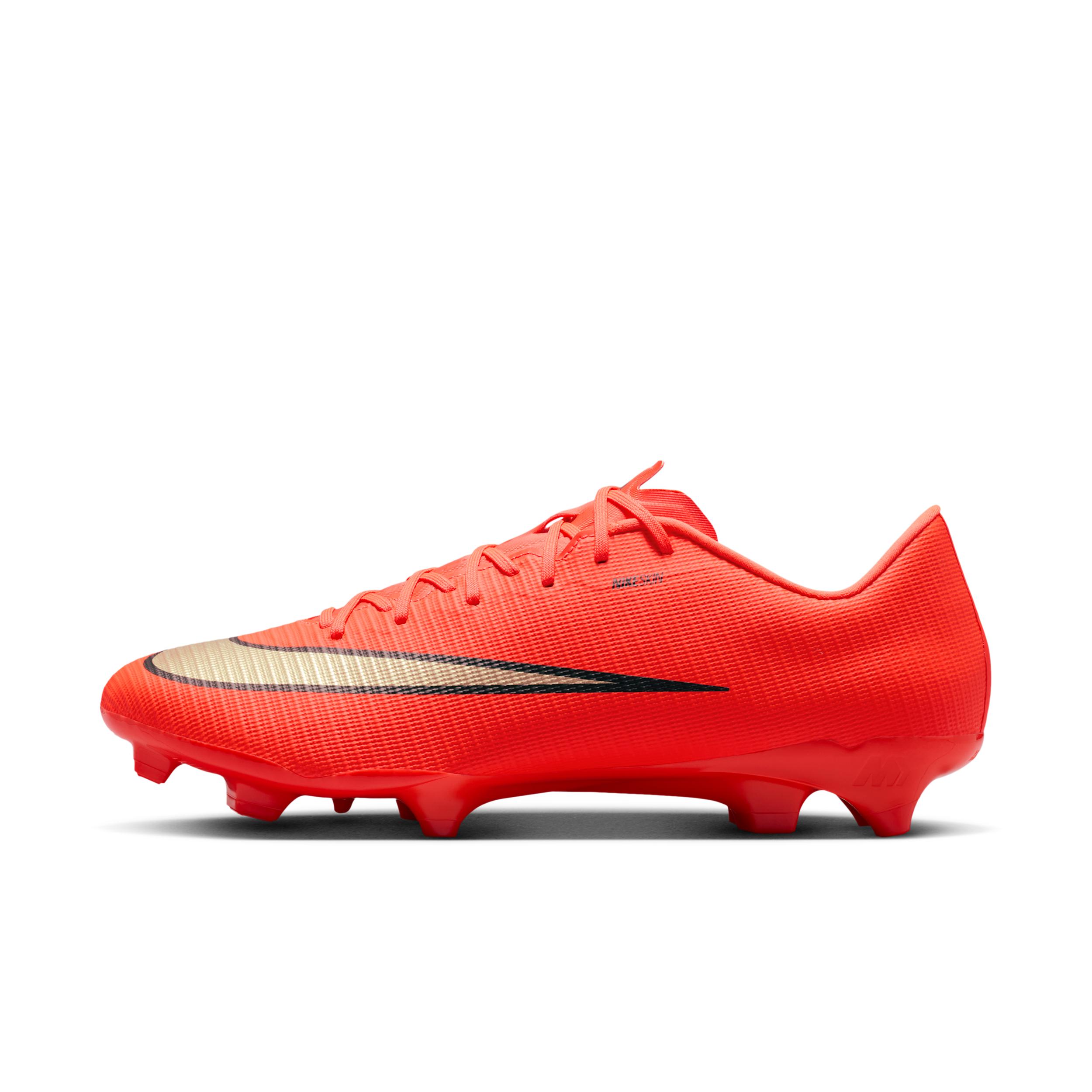Nike Men's Mercurial Vapor 17 Academy Multi-Ground Low-Top Soccer Cleats by NIKE