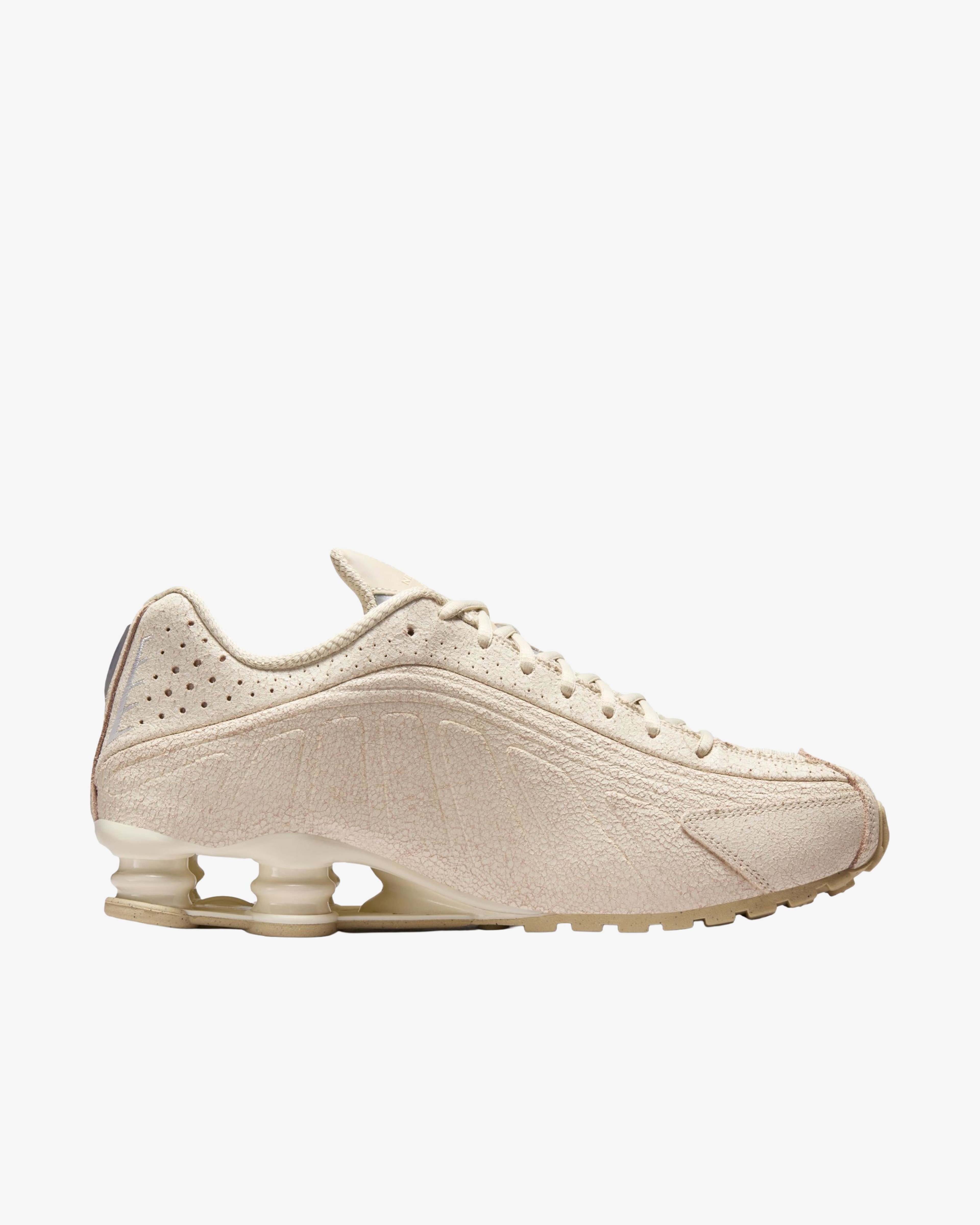 Nike - Men's Shox R4 - (IO4544-100) by NIKE
