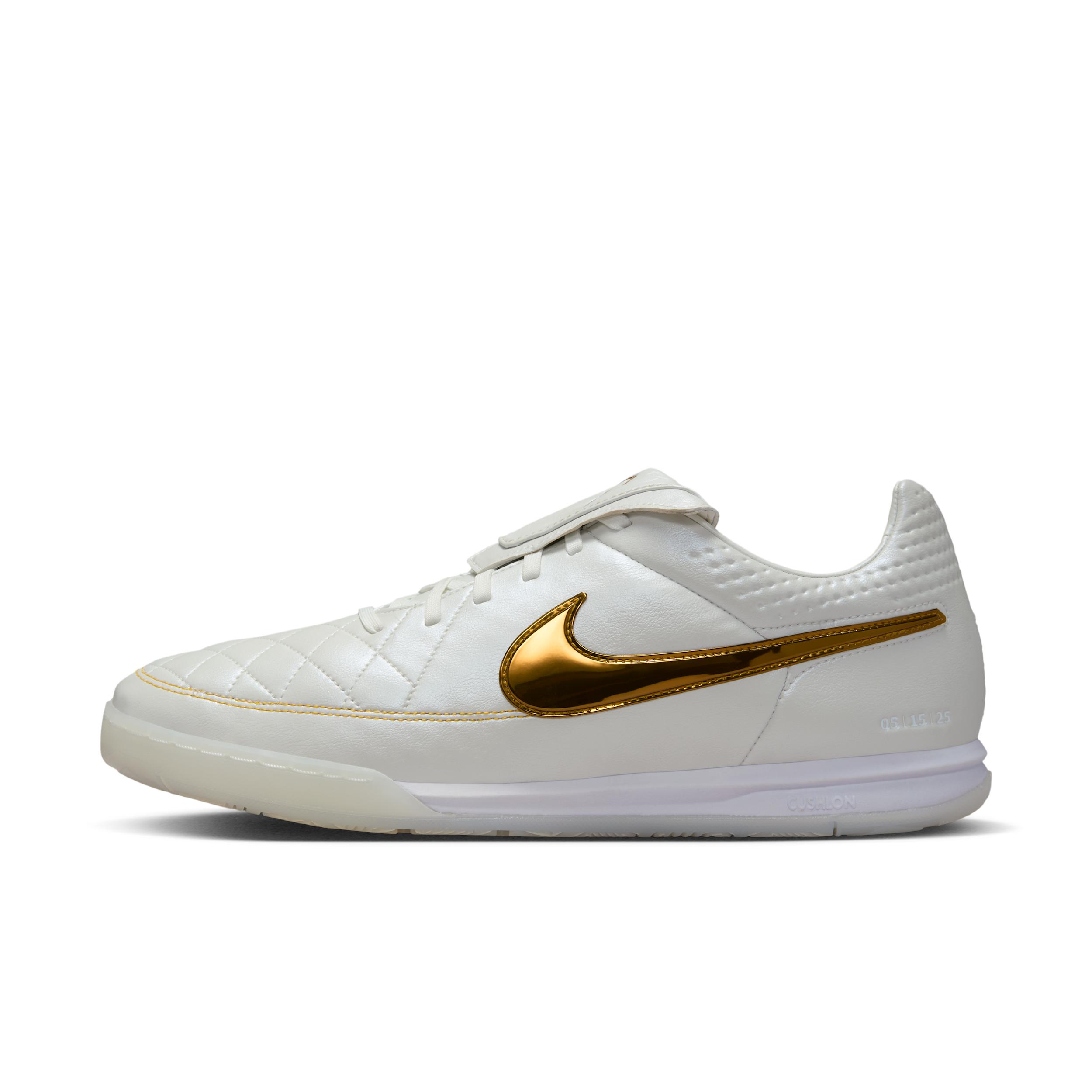Nike Men's Tiempo Legend SE Indoor/Court Low-Top Soccer Shoes by NIKE