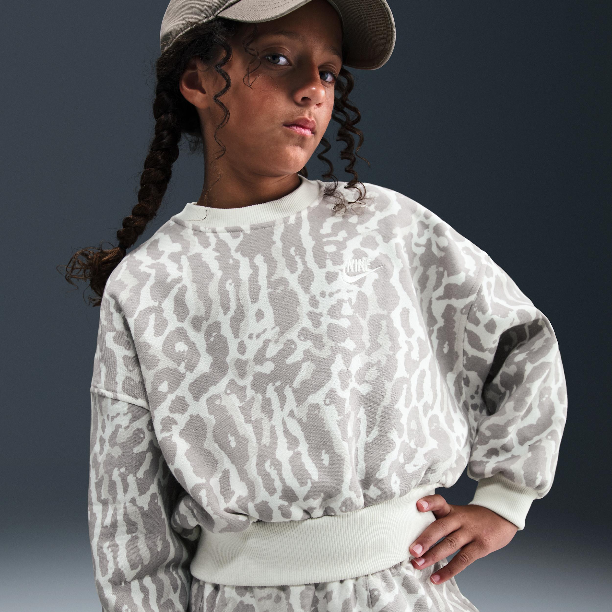 Nike Sportswear Club Fleece Big Kids' (Girls') Boxy Printed Crewneck Sweatshirt by NIKE