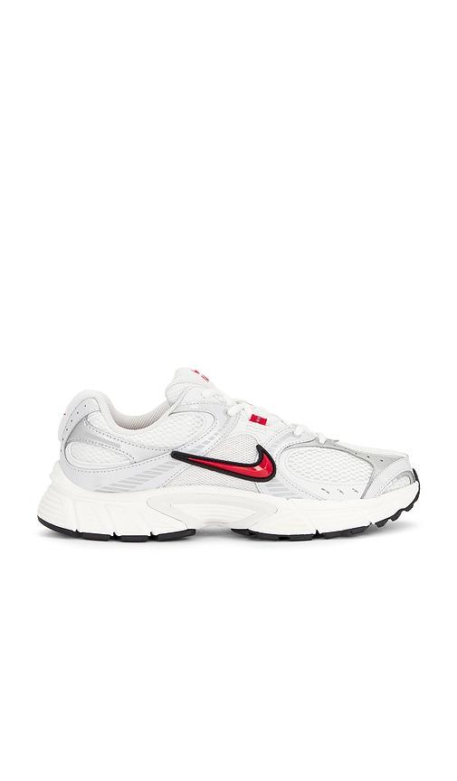 Nike V5 Rnr in White by NIKE