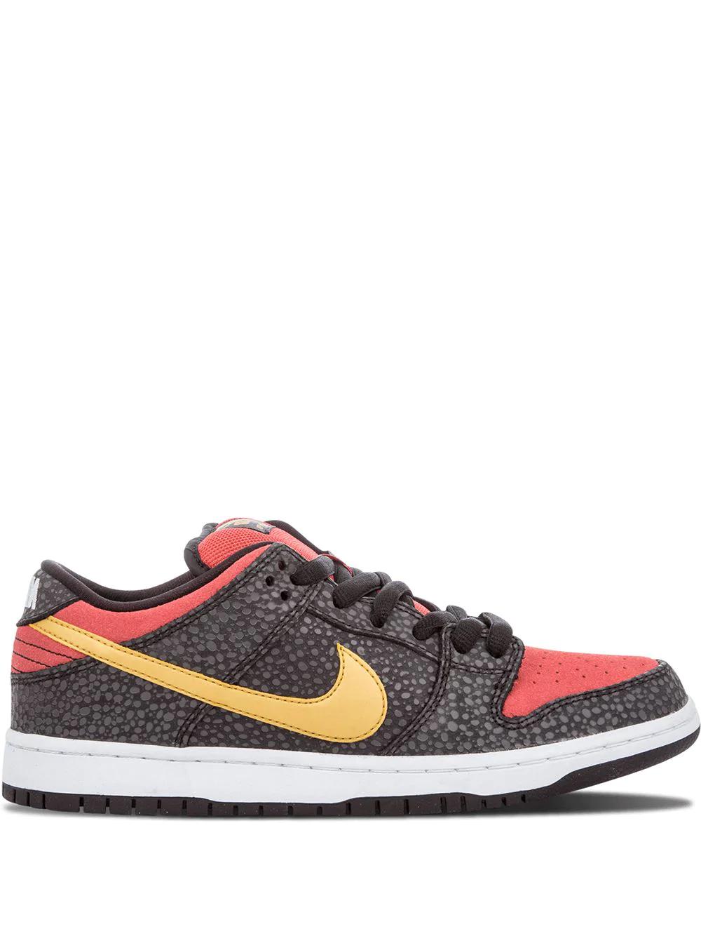 SB Dunk Low Premium QS "Walk Of Fame" sneakers by NIKE