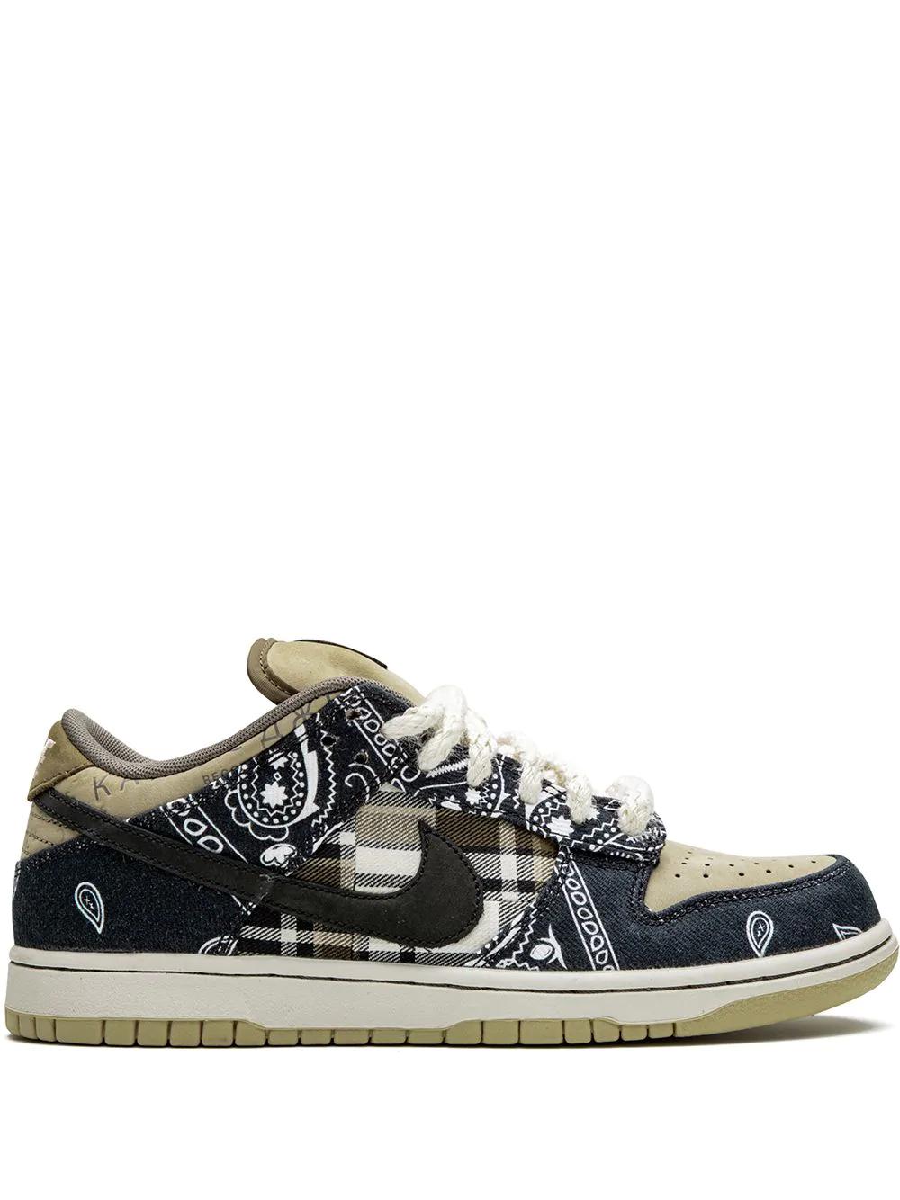 x Travis Scott SB Dunk Low sneakers by NIKE