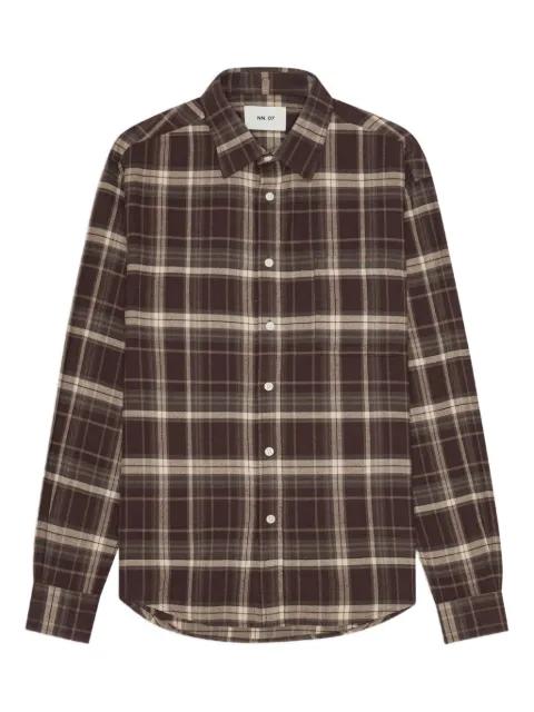 Button-up shirt made in soft cotton and woven in a flannel twill weave. by NN07