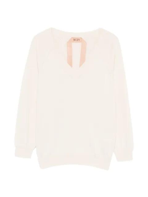 V-neck top by NO.21