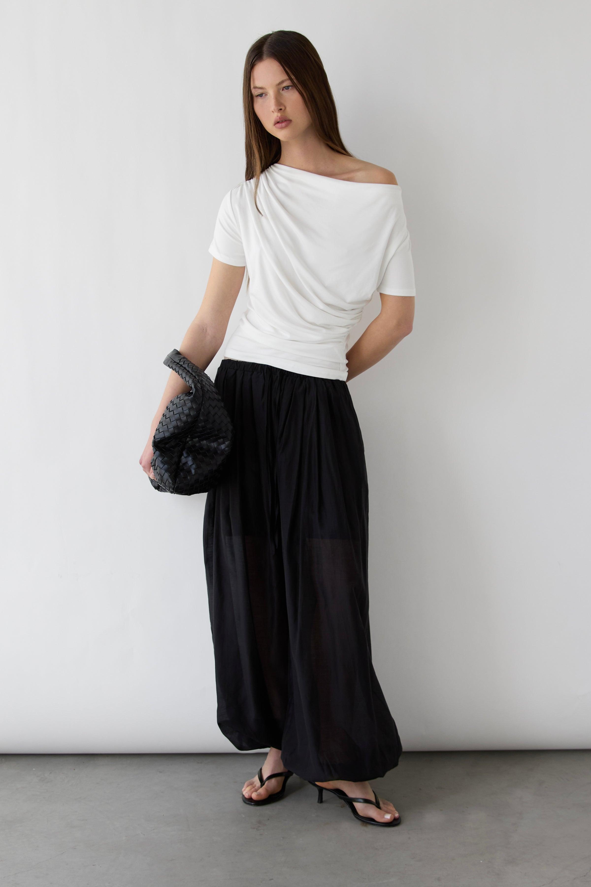 BOAT NECK TOP WITH SHIRRED SIDE DETAIL by OAK + FORT