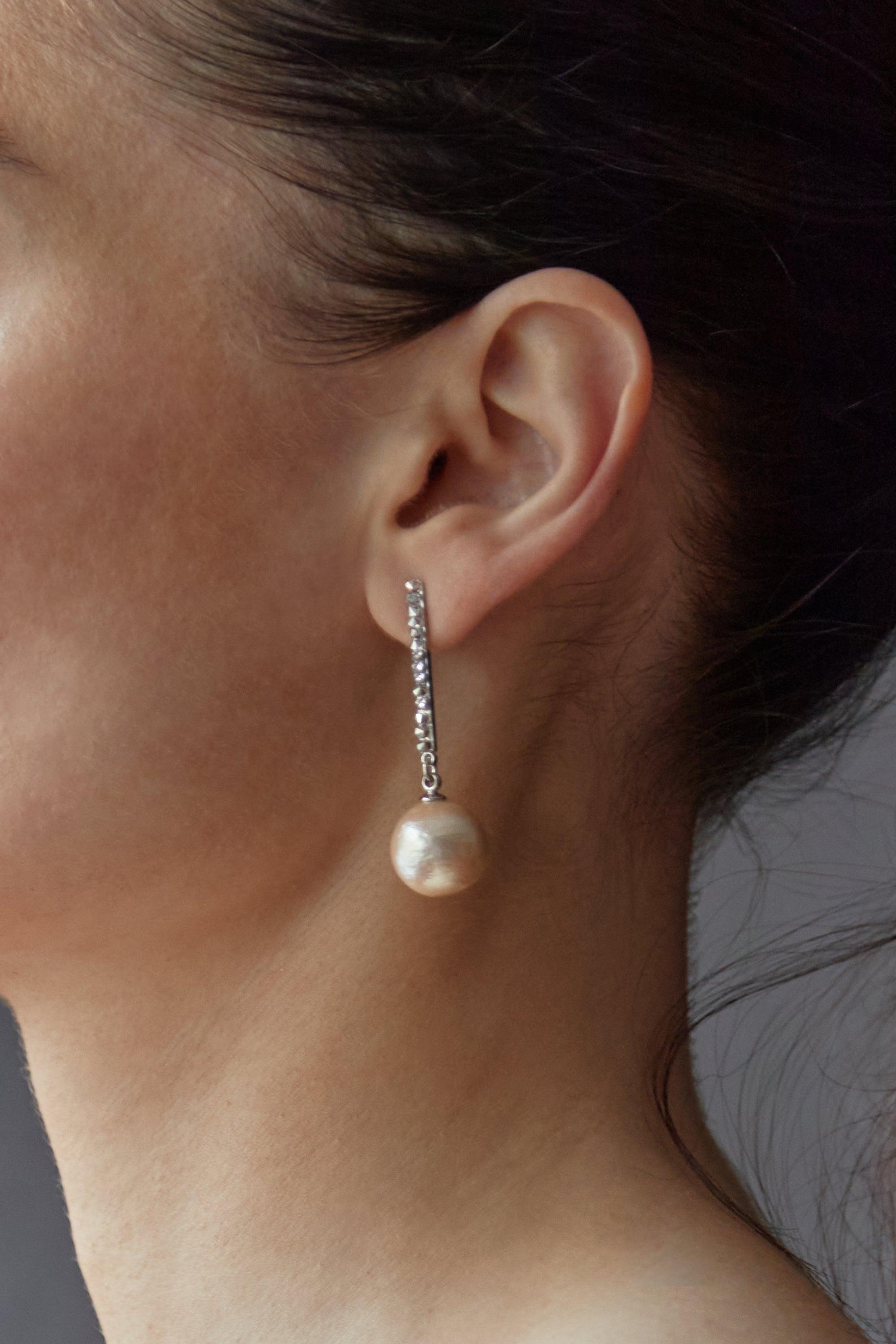 CHAIN EARRING WITH PEARL by OAK + FORT