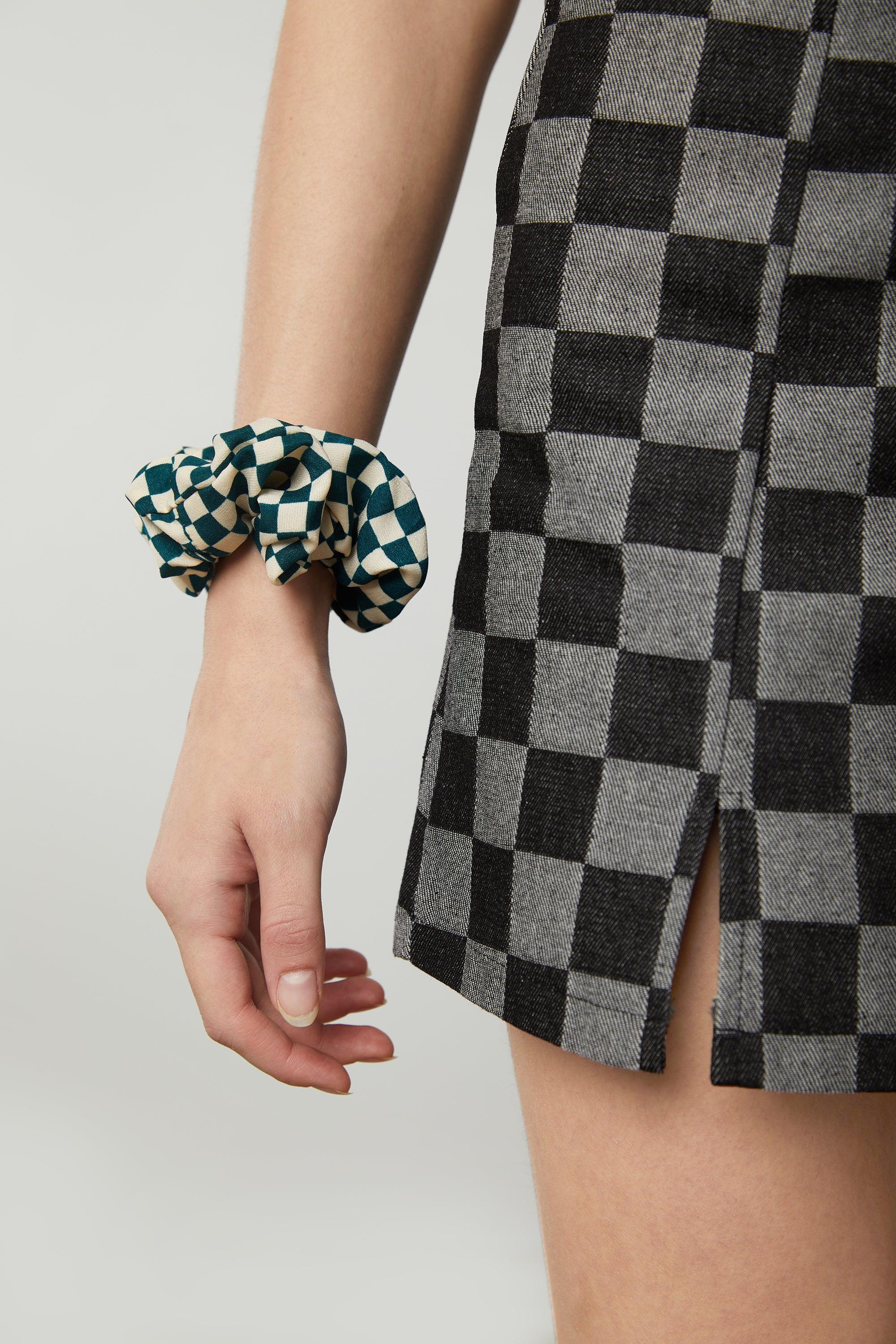 CHECKERED SCRUNCHIE by OAK + FORT