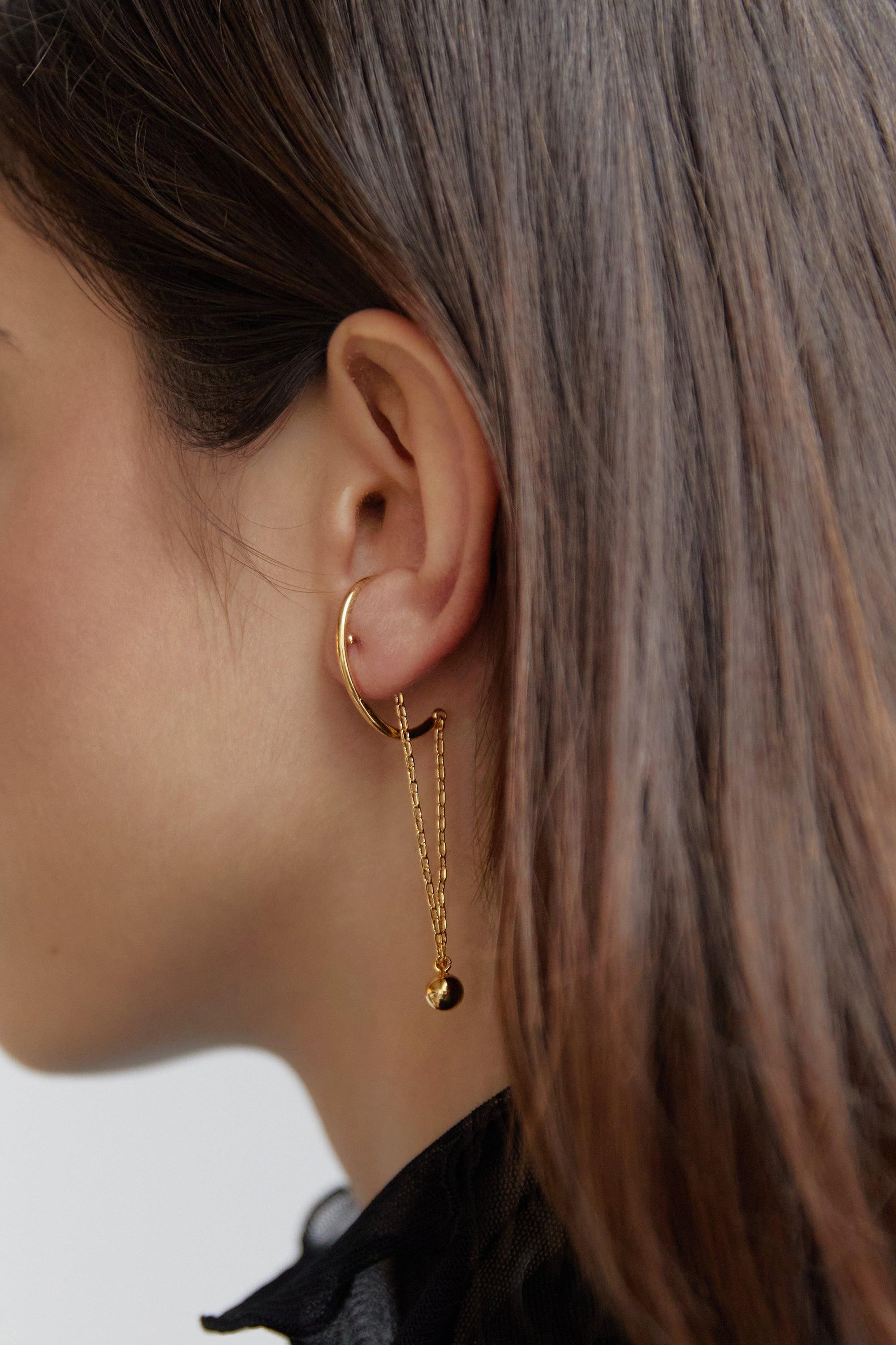 CONNECTED CHAIN EARRING WITH SPHERE by OAK + FORT