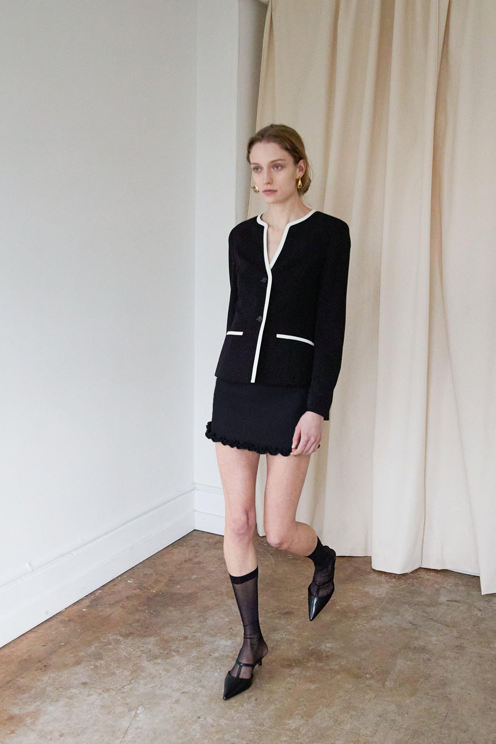 CONTRAST TRIM BUTTON FRONT COLLARLESS BLAZER by OAK + FORT