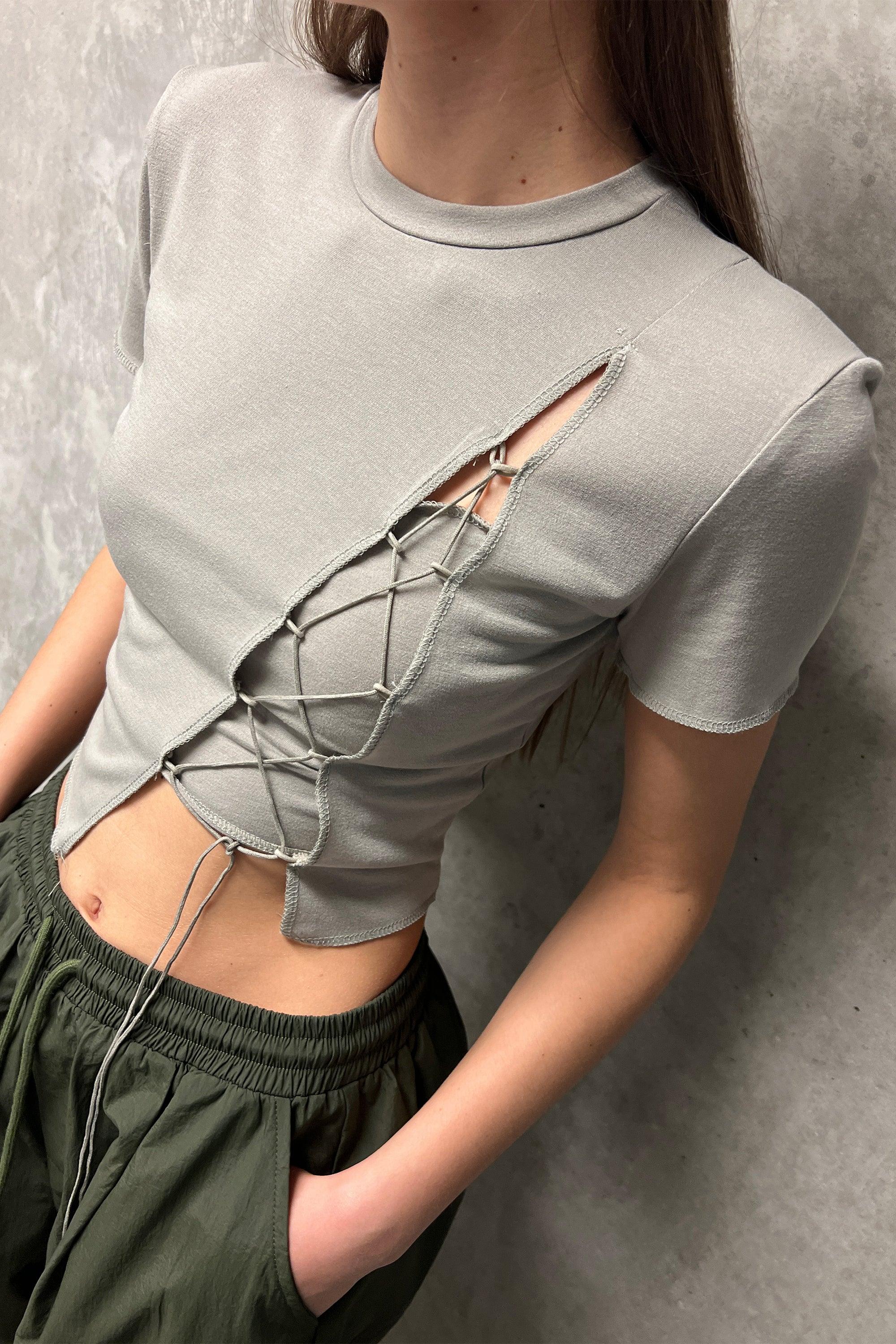 CROPPED TEE WITH DIAGONAL TIE by OAK + FORT