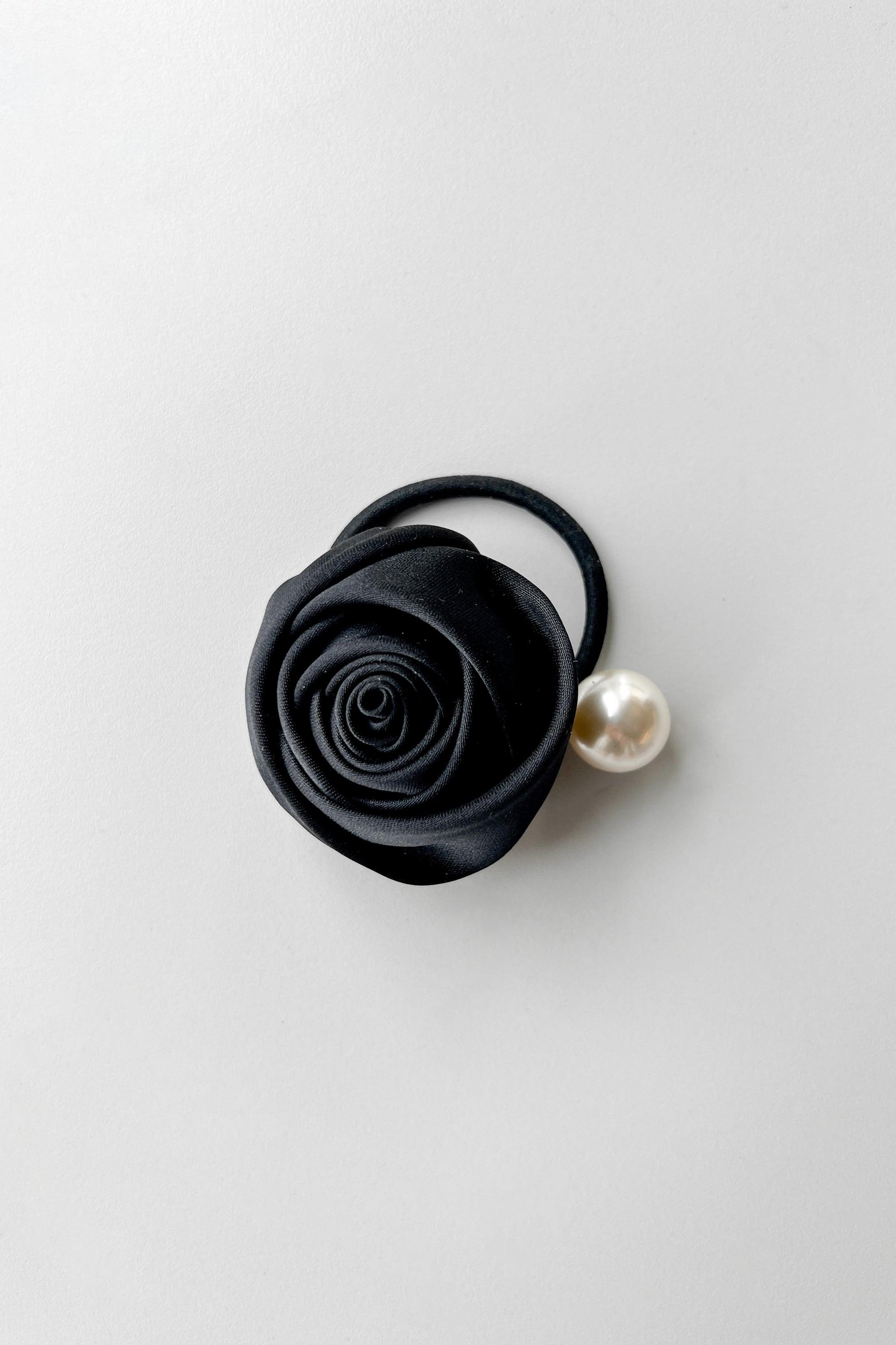 HAIR TIE WITH OVERSIZED FLOWER AND PEARL by OAK + FORT