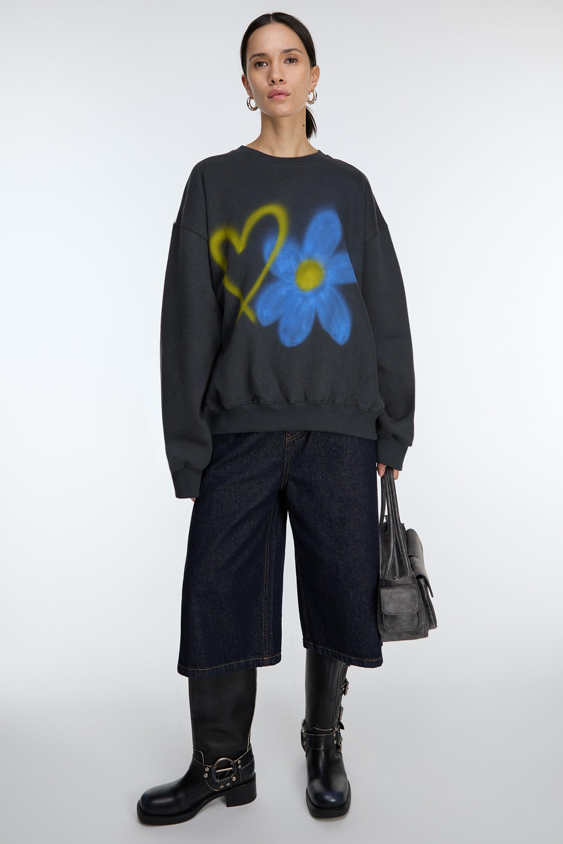 HEART AND FLOWER SPRAY PAINT EFFECT TOP by OAK + FORT