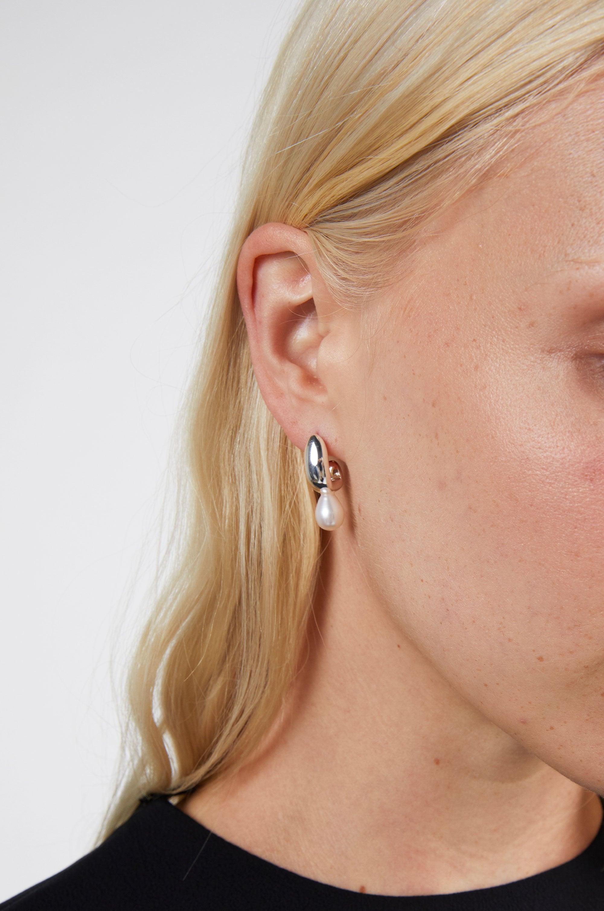 HOOP EARRINGS WITH WATER PEARLS by OAK + FORT
