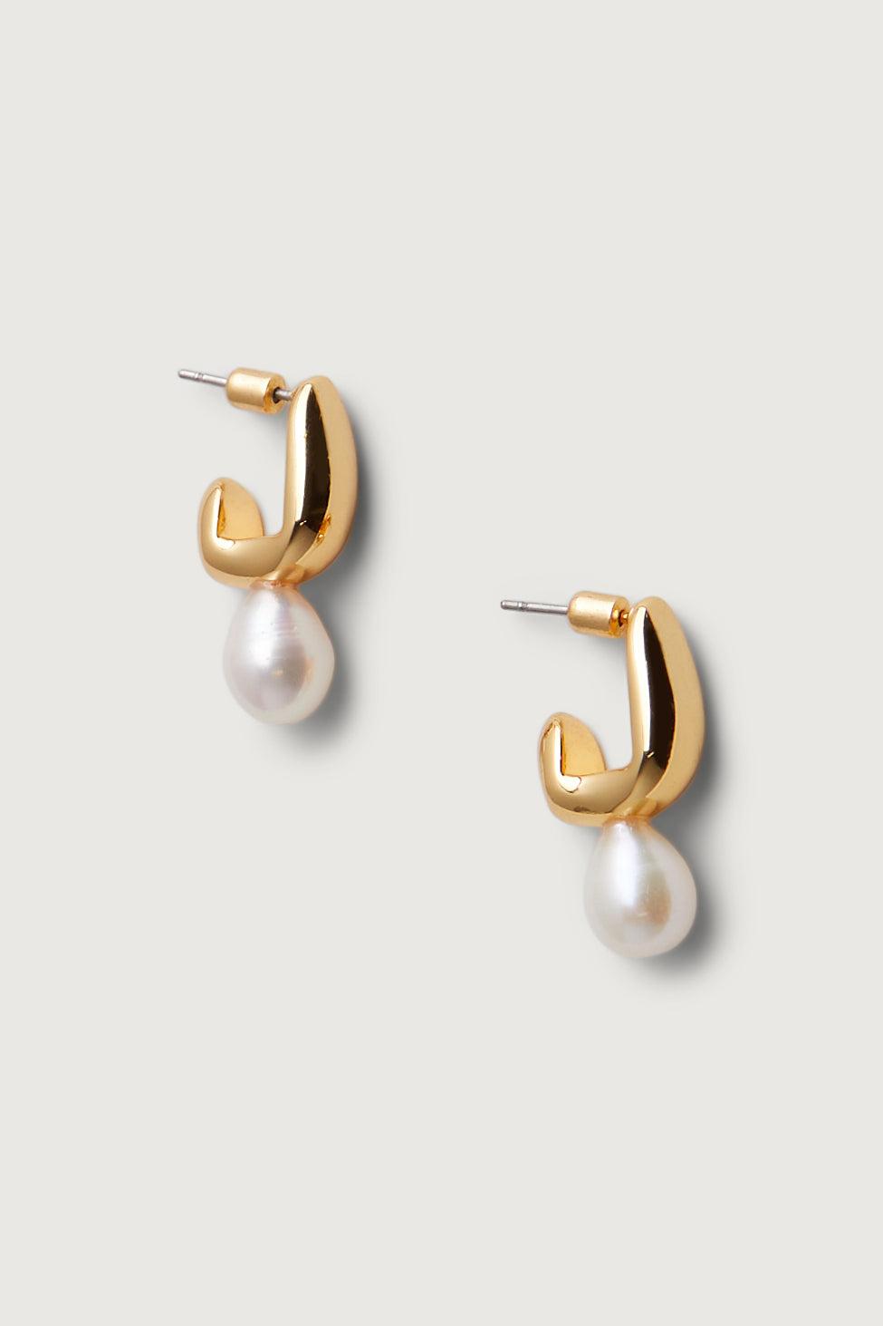 HOOP EARRINGS WITH WATER PEARLS by OAK + FORT