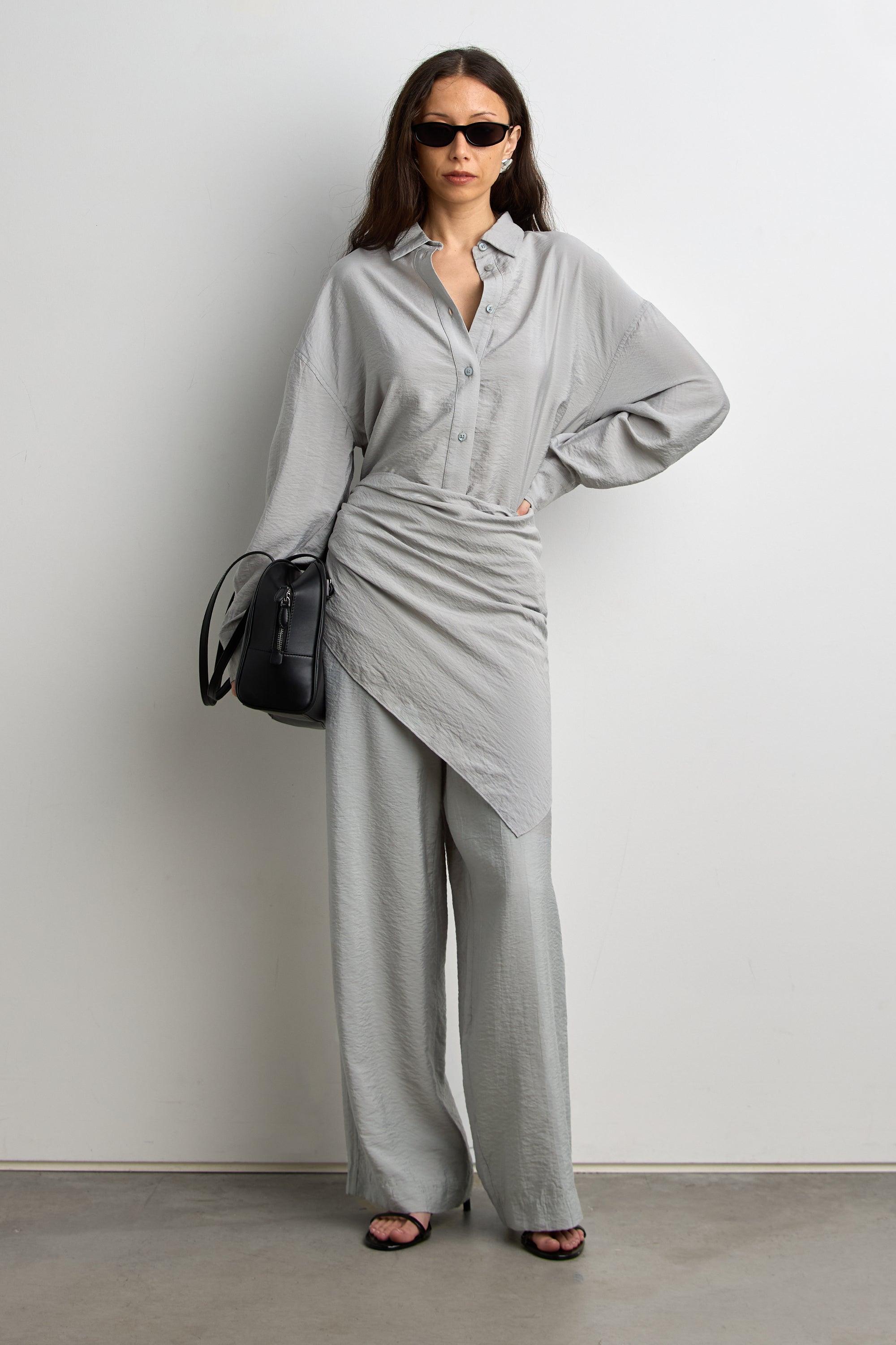 LIGHTWEIGHT CRINKLED SHIRT WITH BACK CINCHING BUTTONS by OAK + FORT