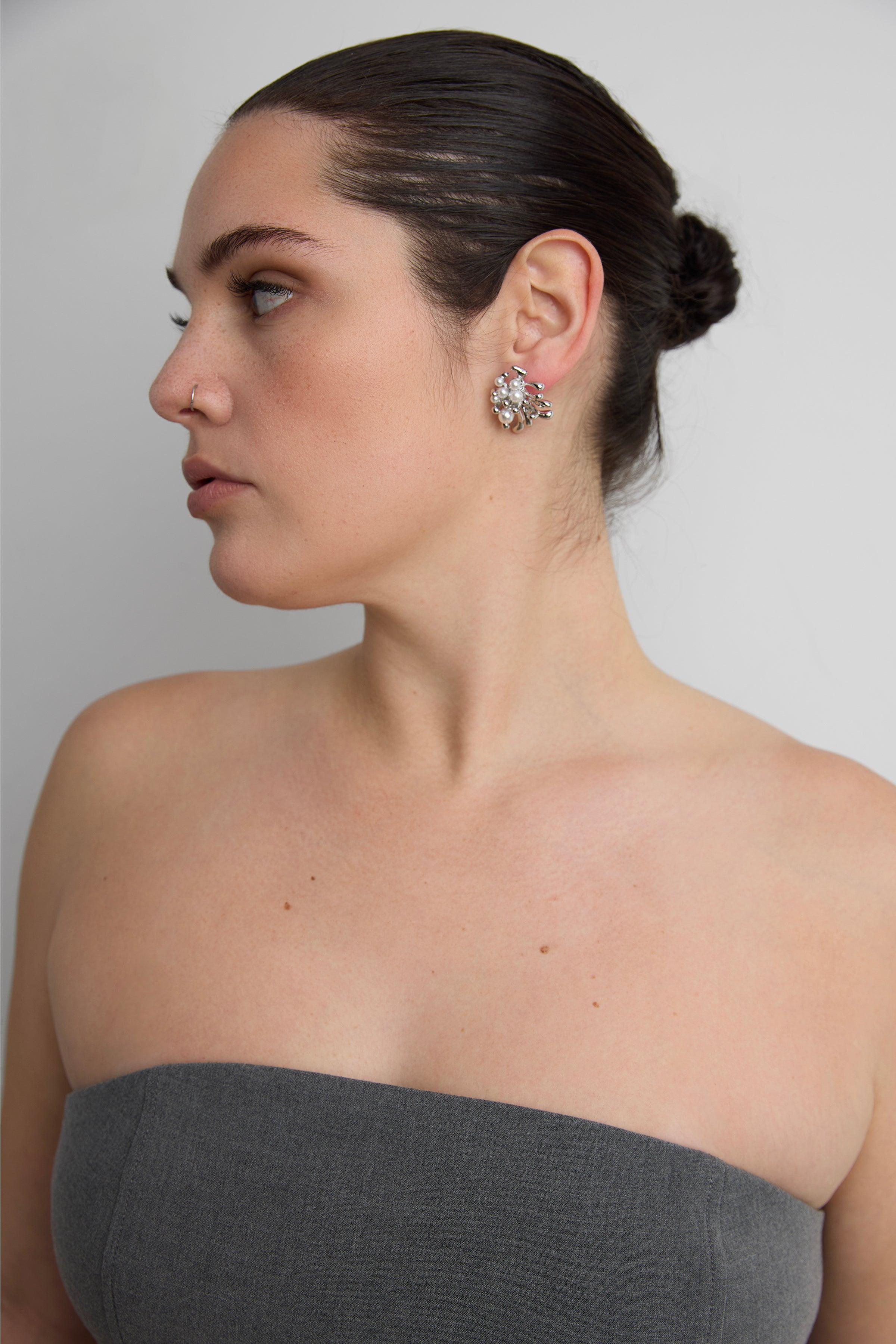 ORGANIC EARRINGS WITH PEARL DETAIL by OAK + FORT