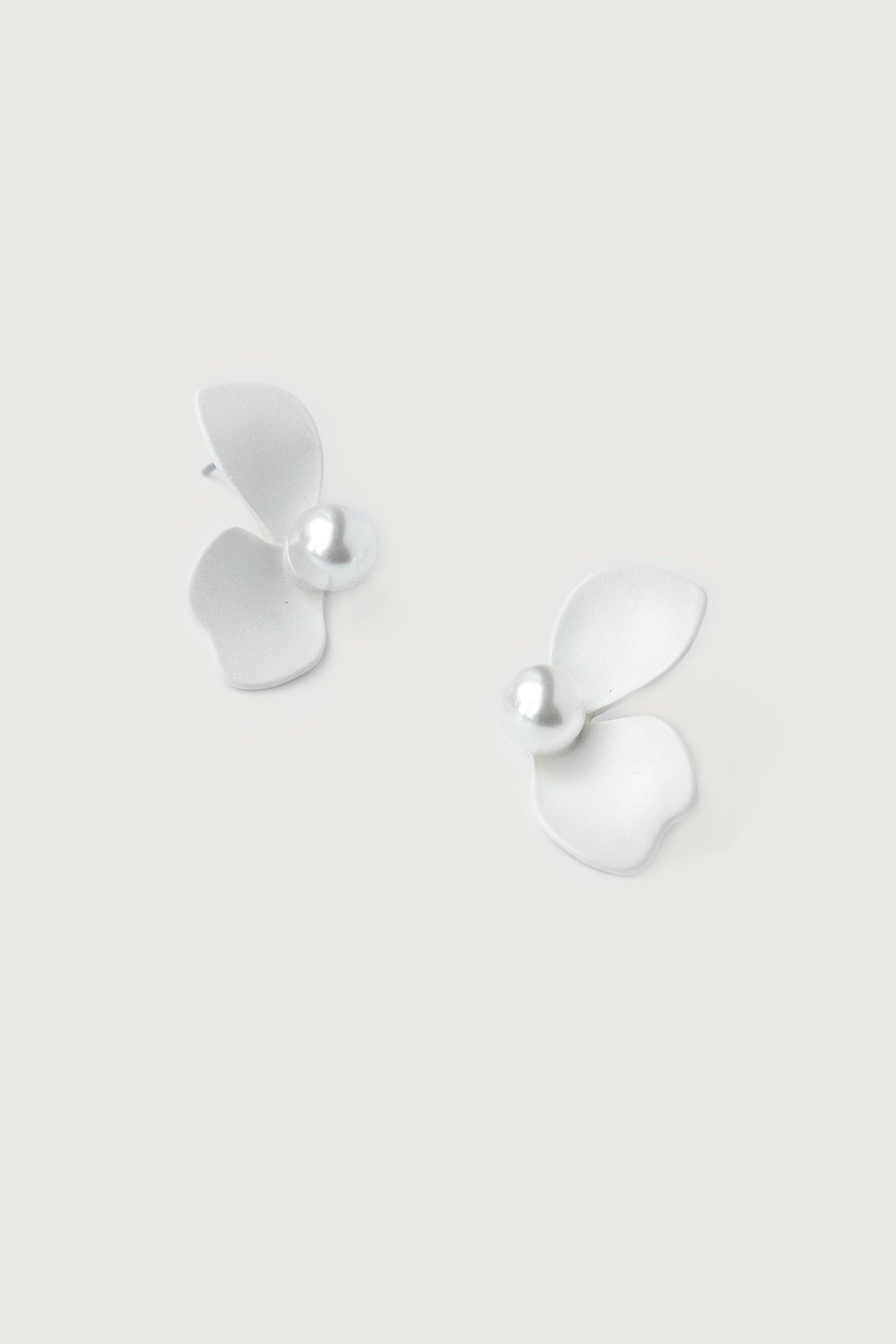 PETAL EARRING WITH PEARL by OAK + FORT
