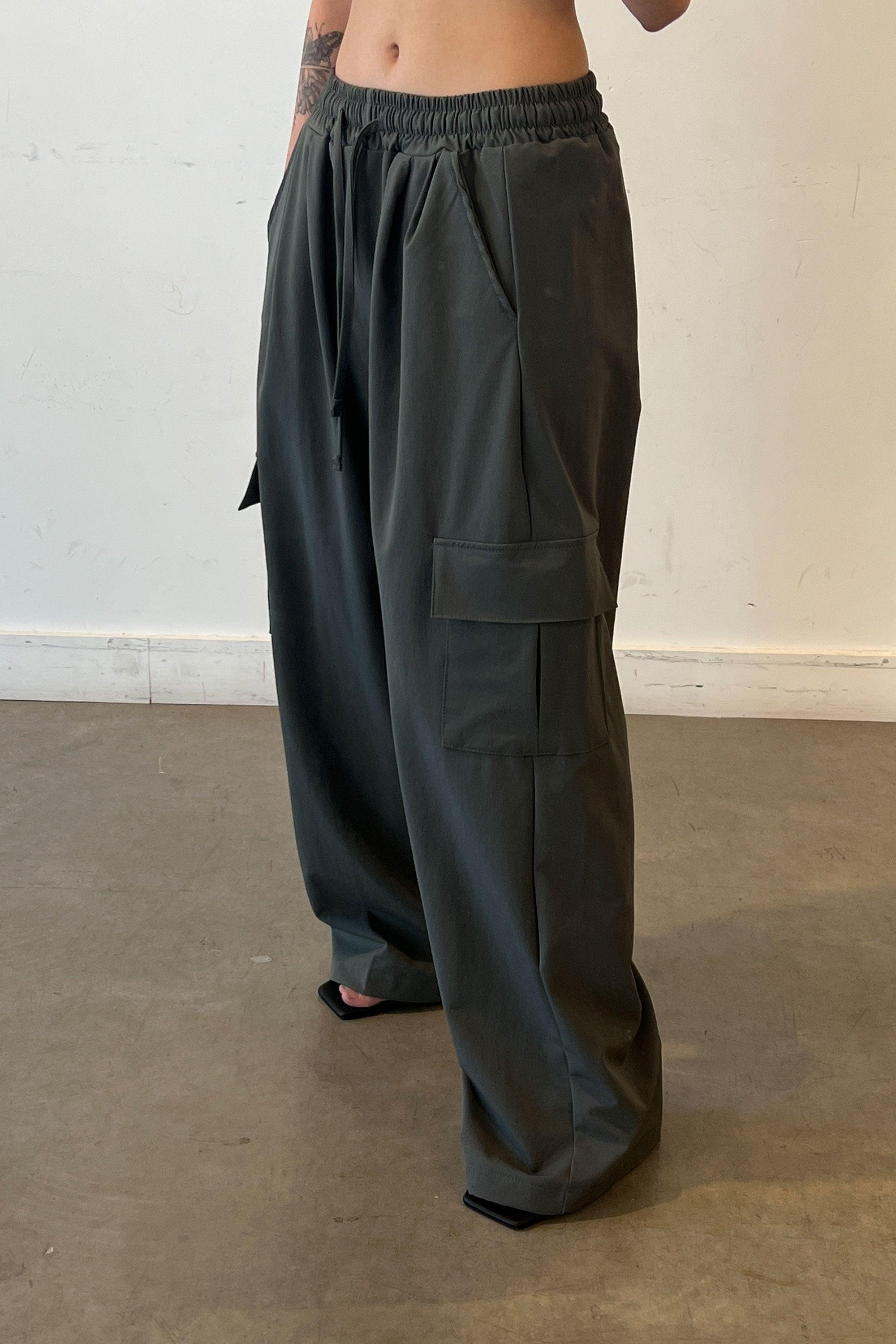 PLEATED CARGO PANTS by OAK + FORT