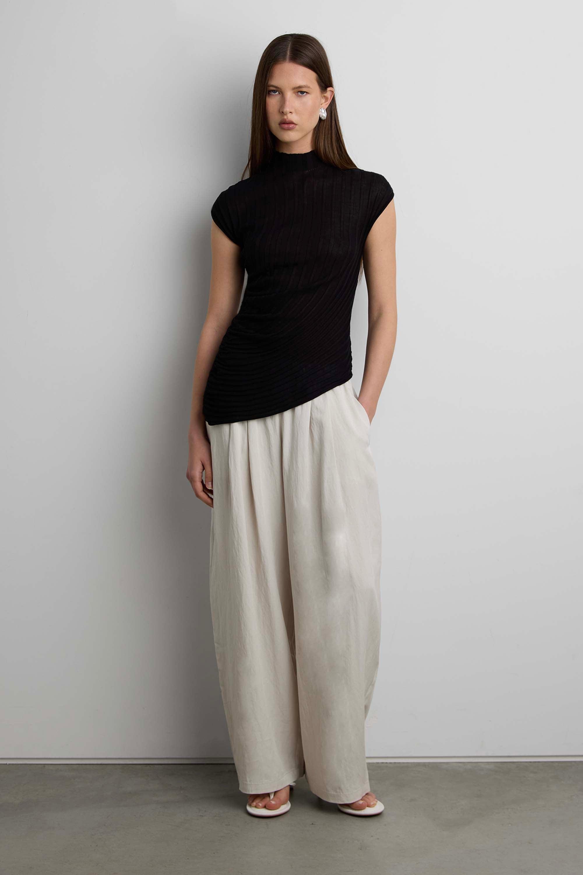 RIBBED TOP WITH SIDE GATHER DETAIL by OAK + FORT