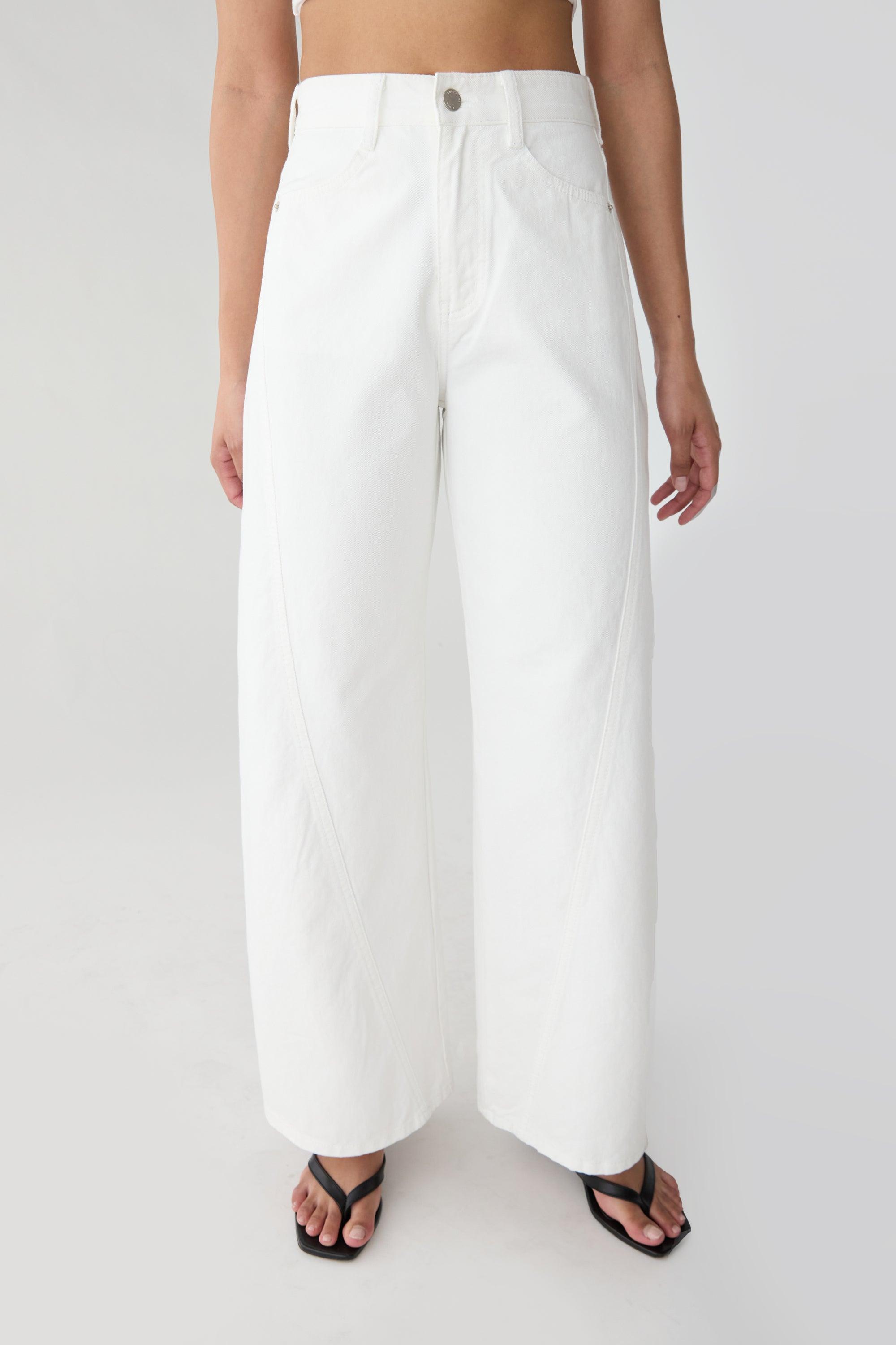SEAM LINE CURVE WHITE JEAN by OAK + FORT