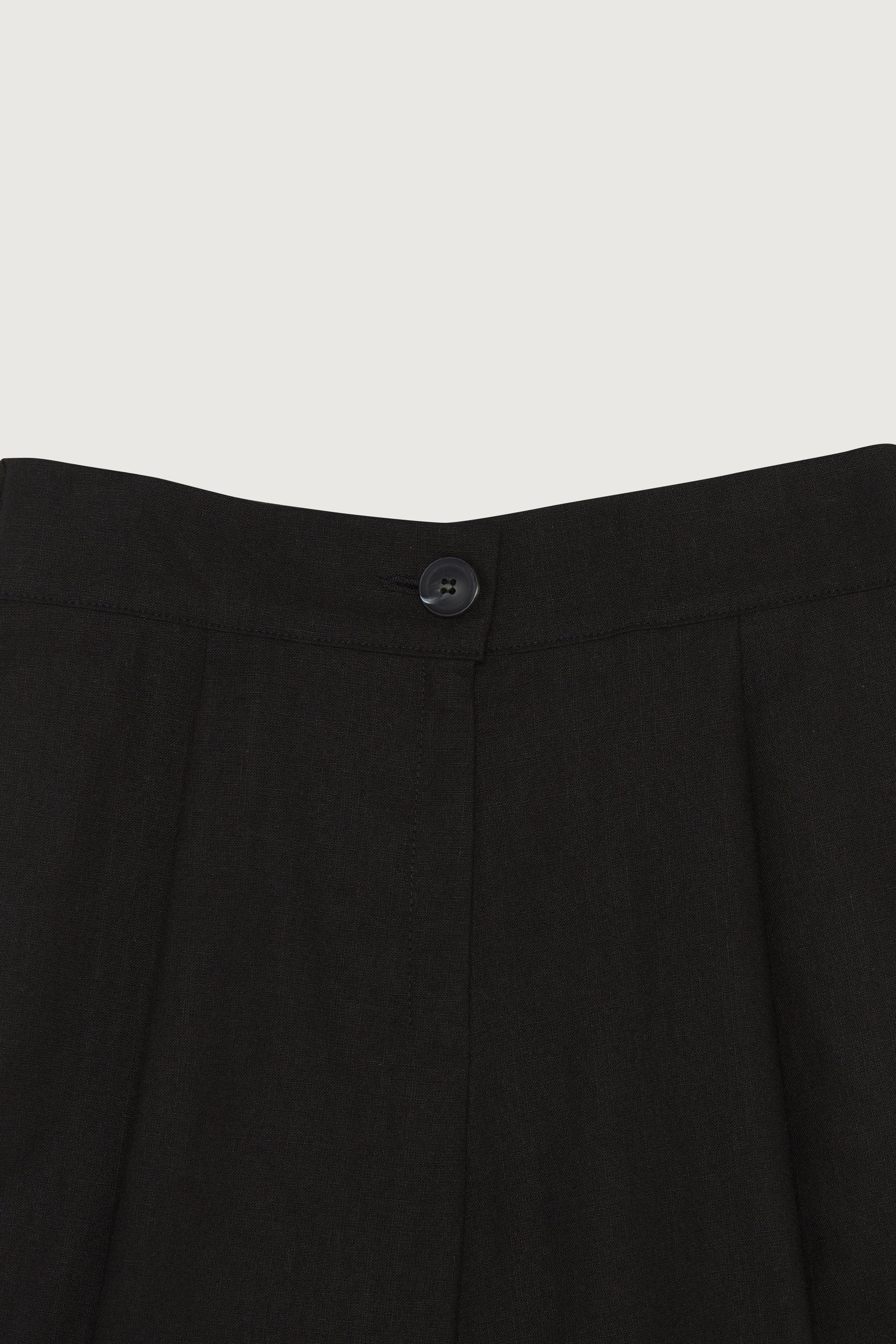 SHORT WITH ELASTIC WAIST by OAK + FORT