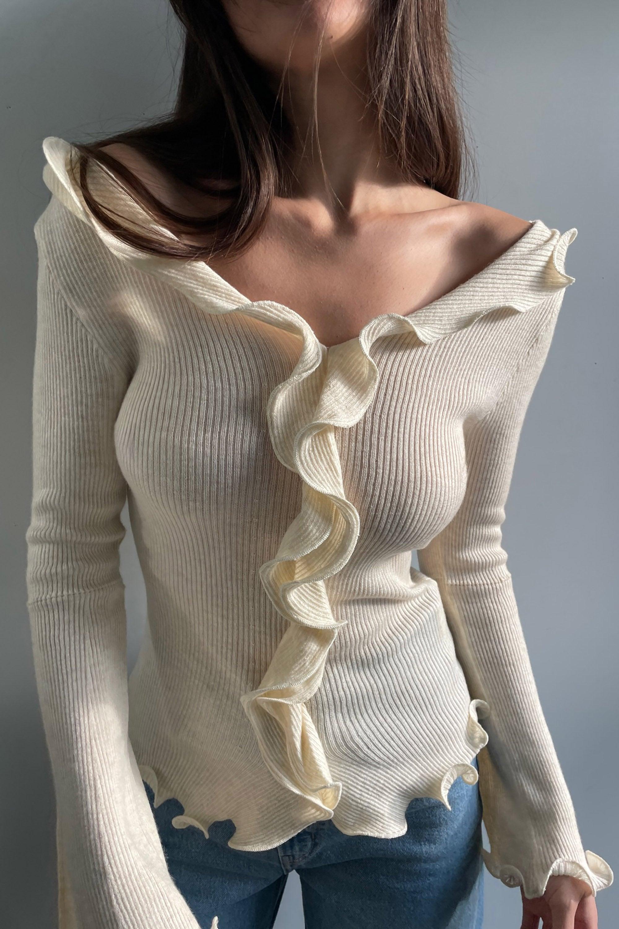 TOP WITH RUFFLE DETAIL by OAK + FORT