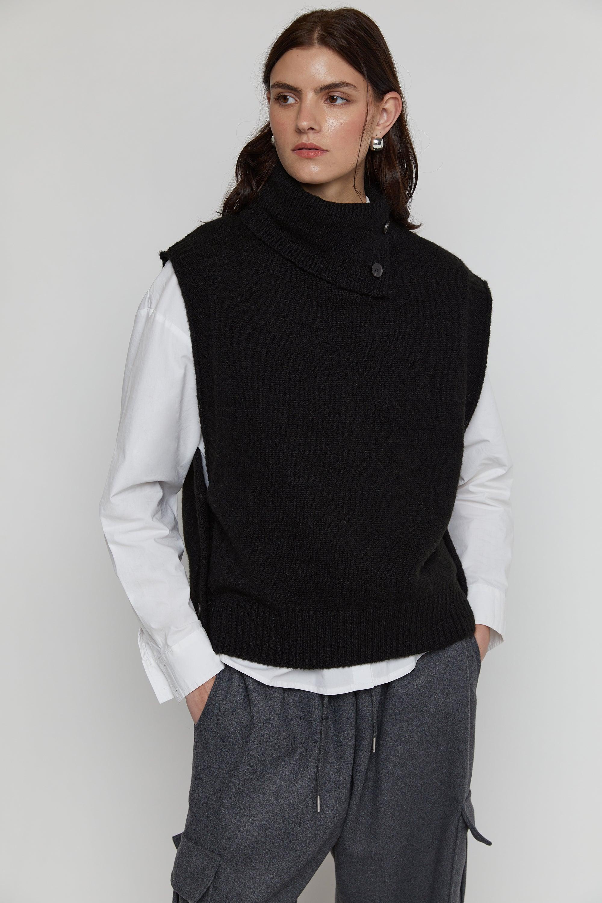 TURTLENECK VEST WITH SIDE BUTTONS by OAK + FORT