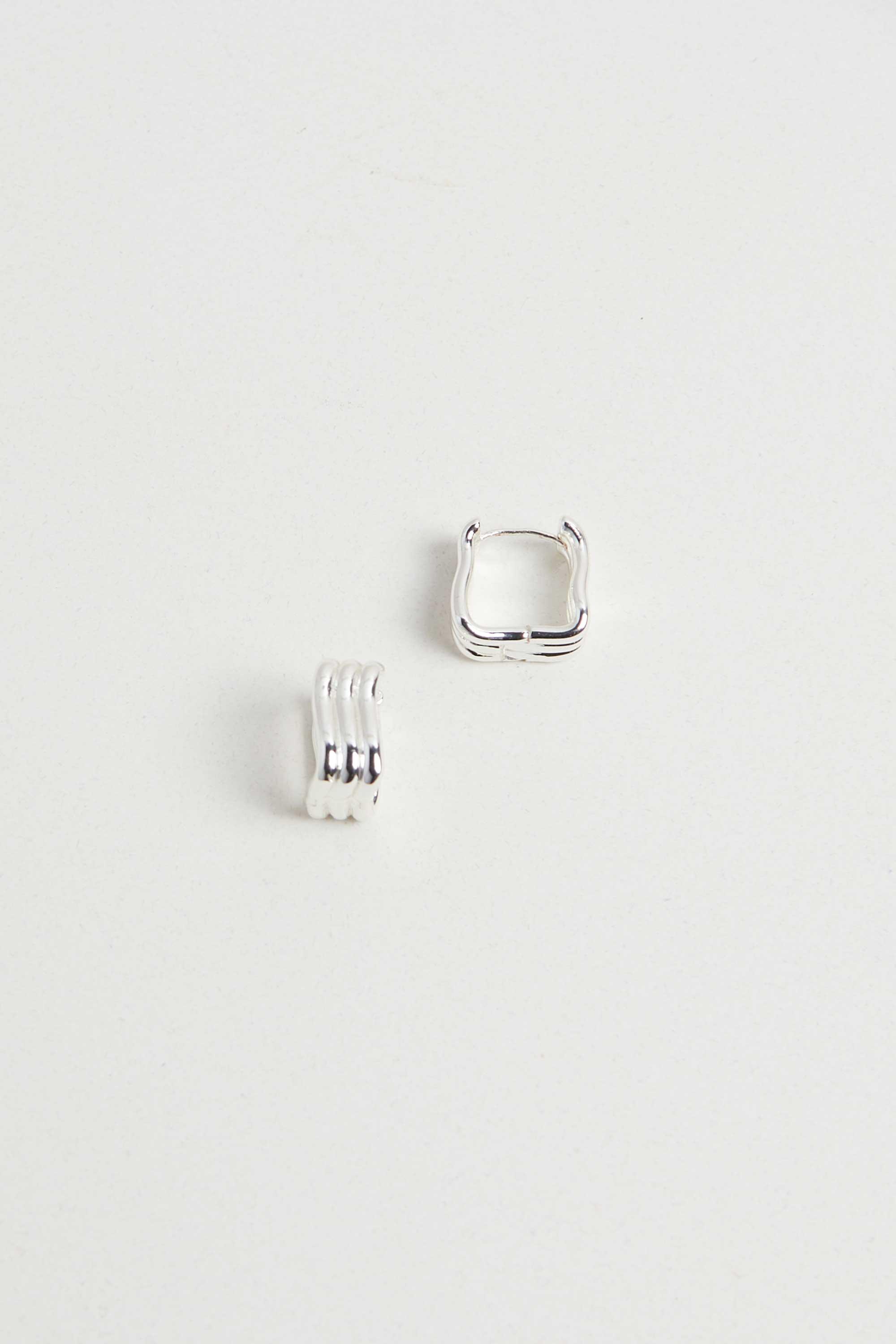 WAVY HUGGIE HOOPS by OAK + FORT